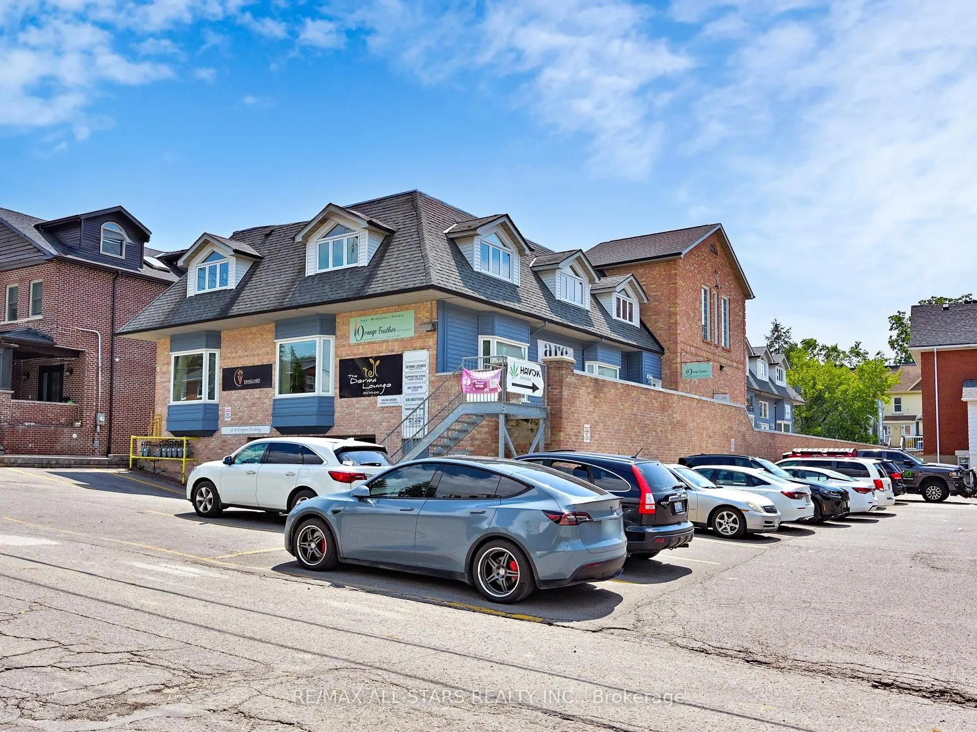 38 Wellington Street E #7C