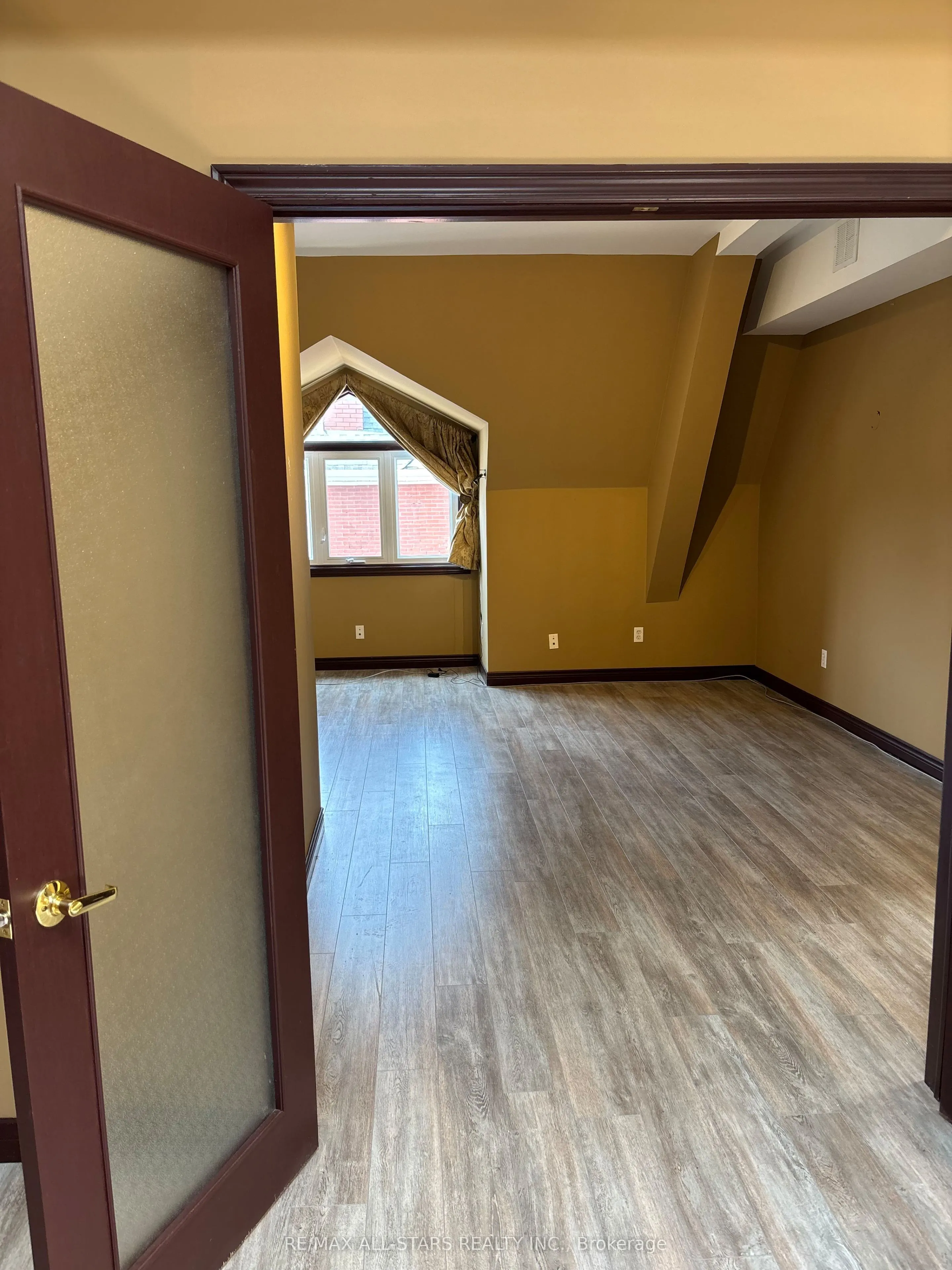 38 Wellington Street E #7C
