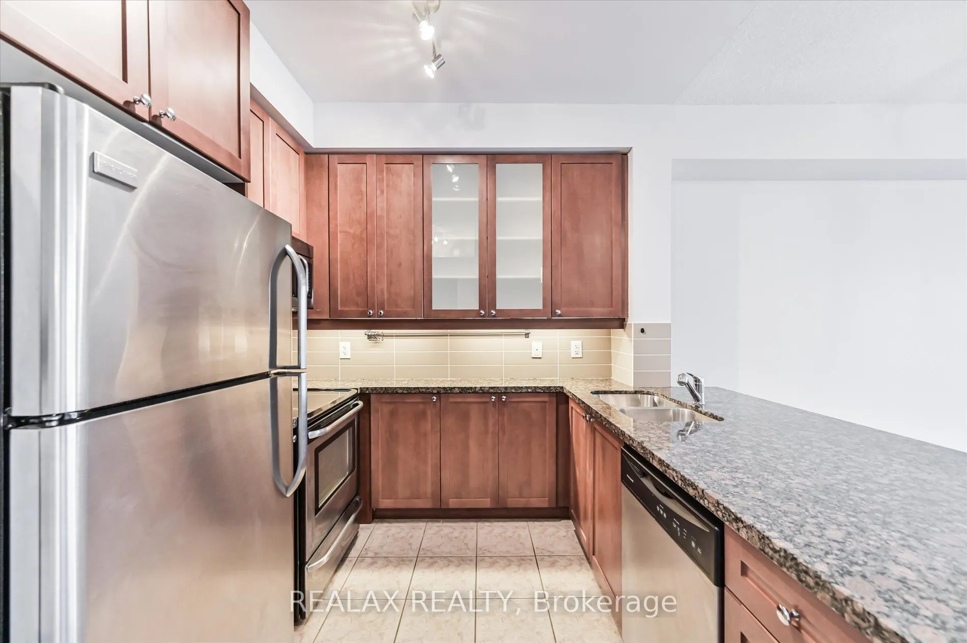 131 Upper Duke Crescent #801