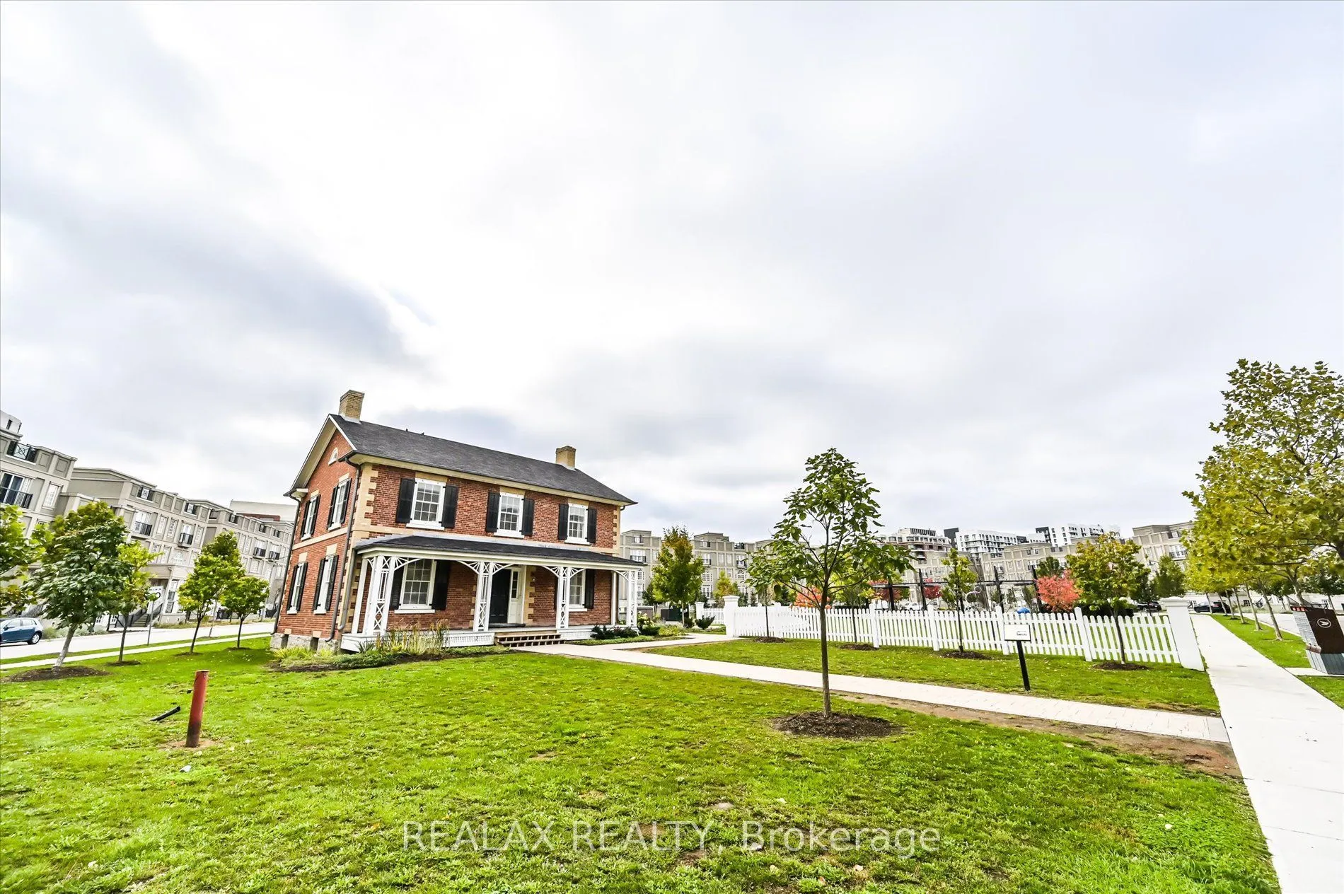 131 Upper Duke Crescent #801