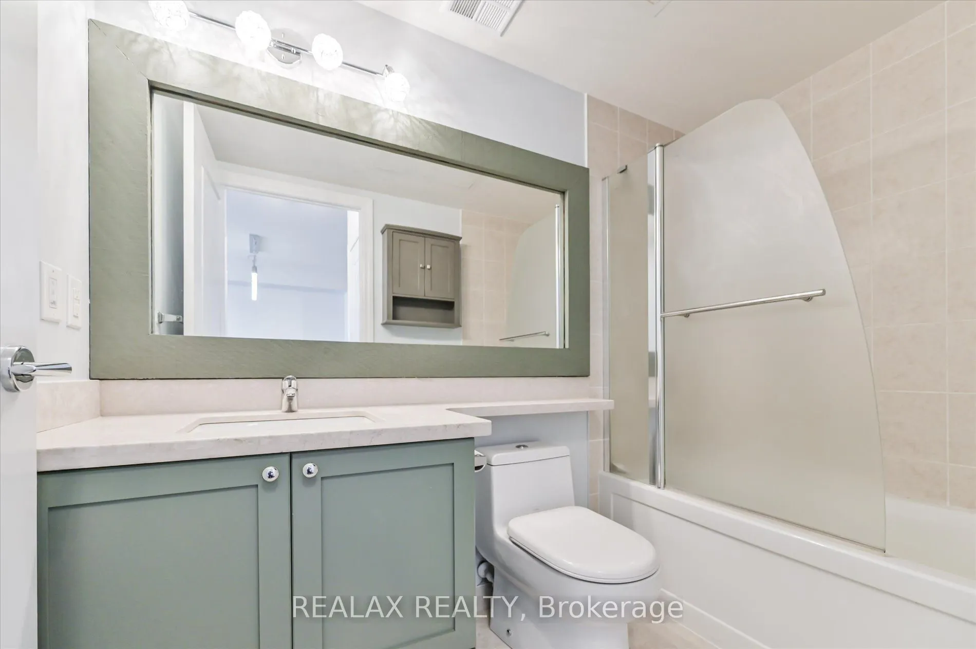 131 Upper Duke Crescent #801