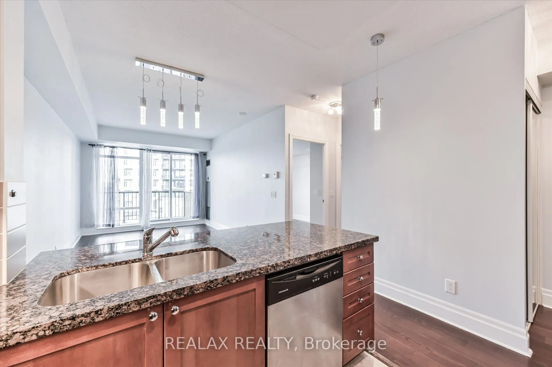 131 Upper Duke Crescent #801