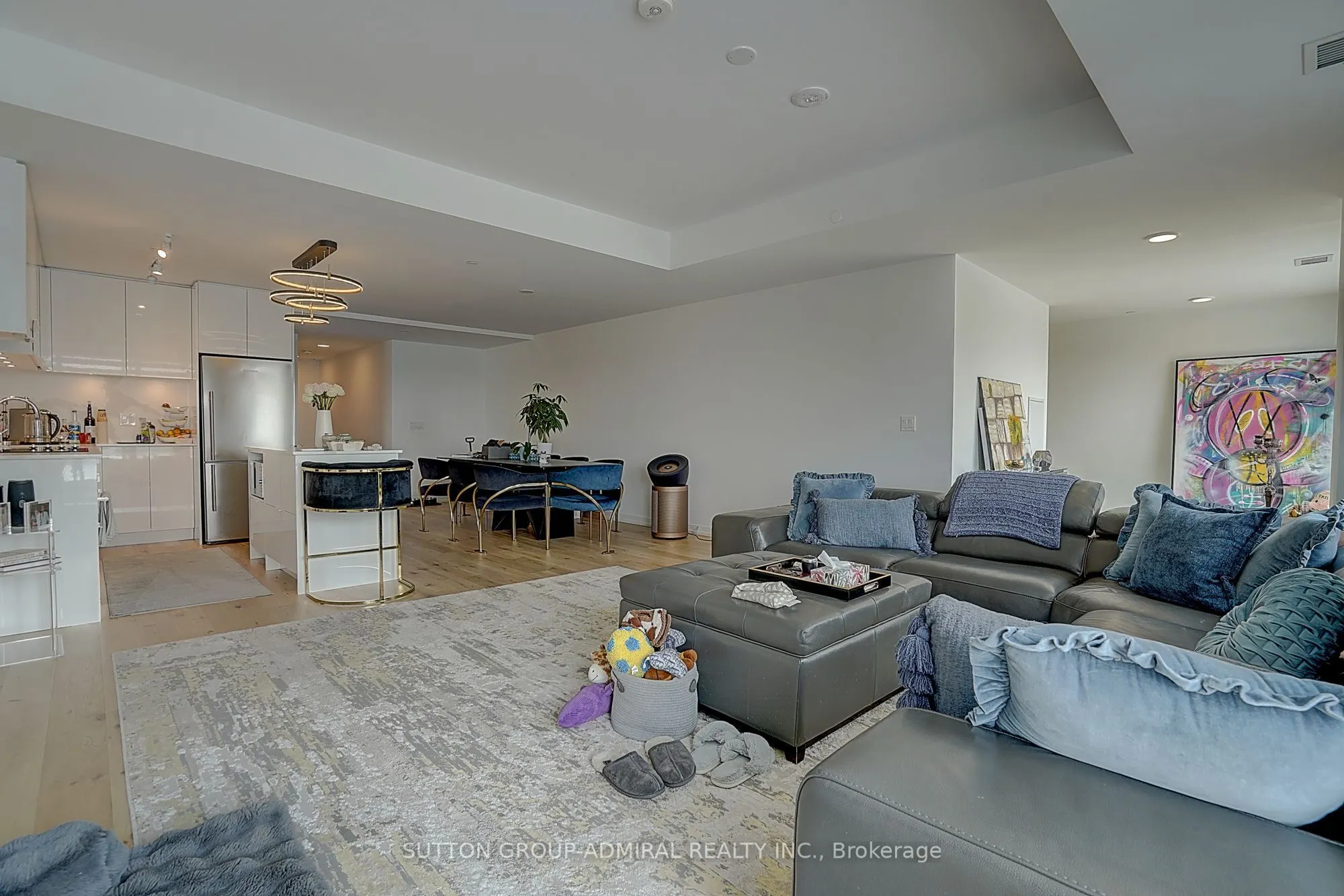 8 Beverley Glen Boulevard #712