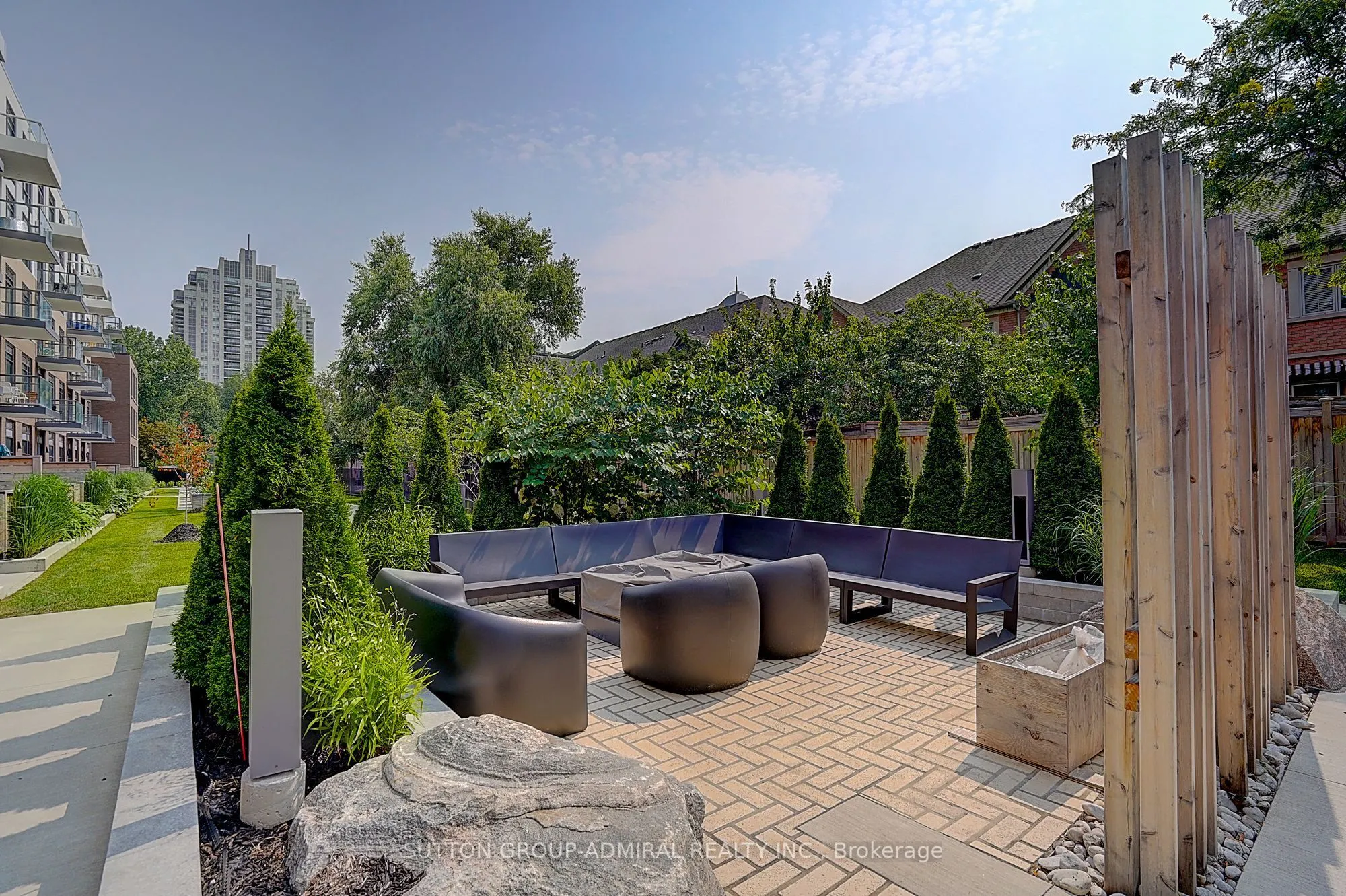 8 Beverley Glen Boulevard #712