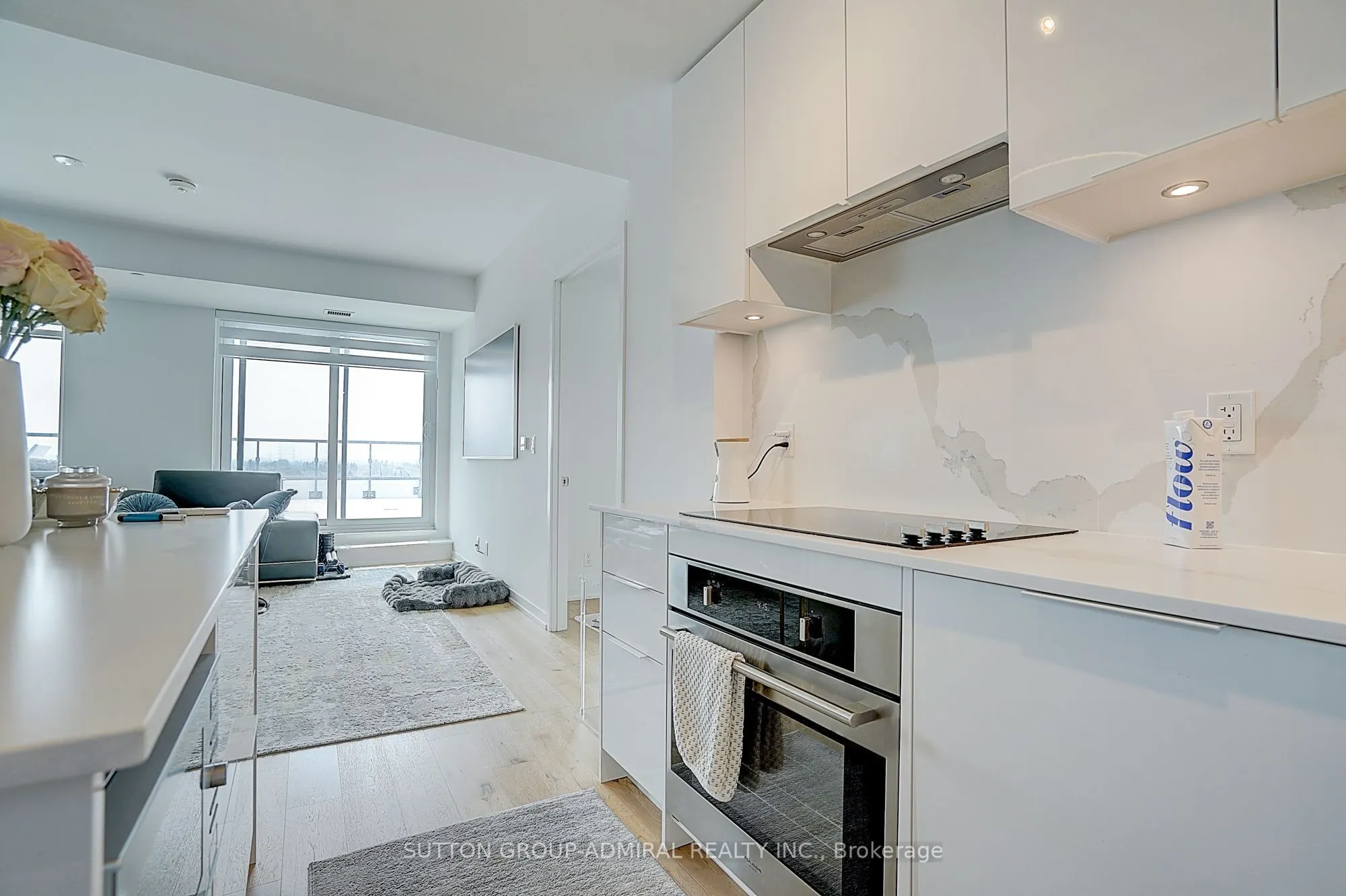 8 Beverley Glen Boulevard #712