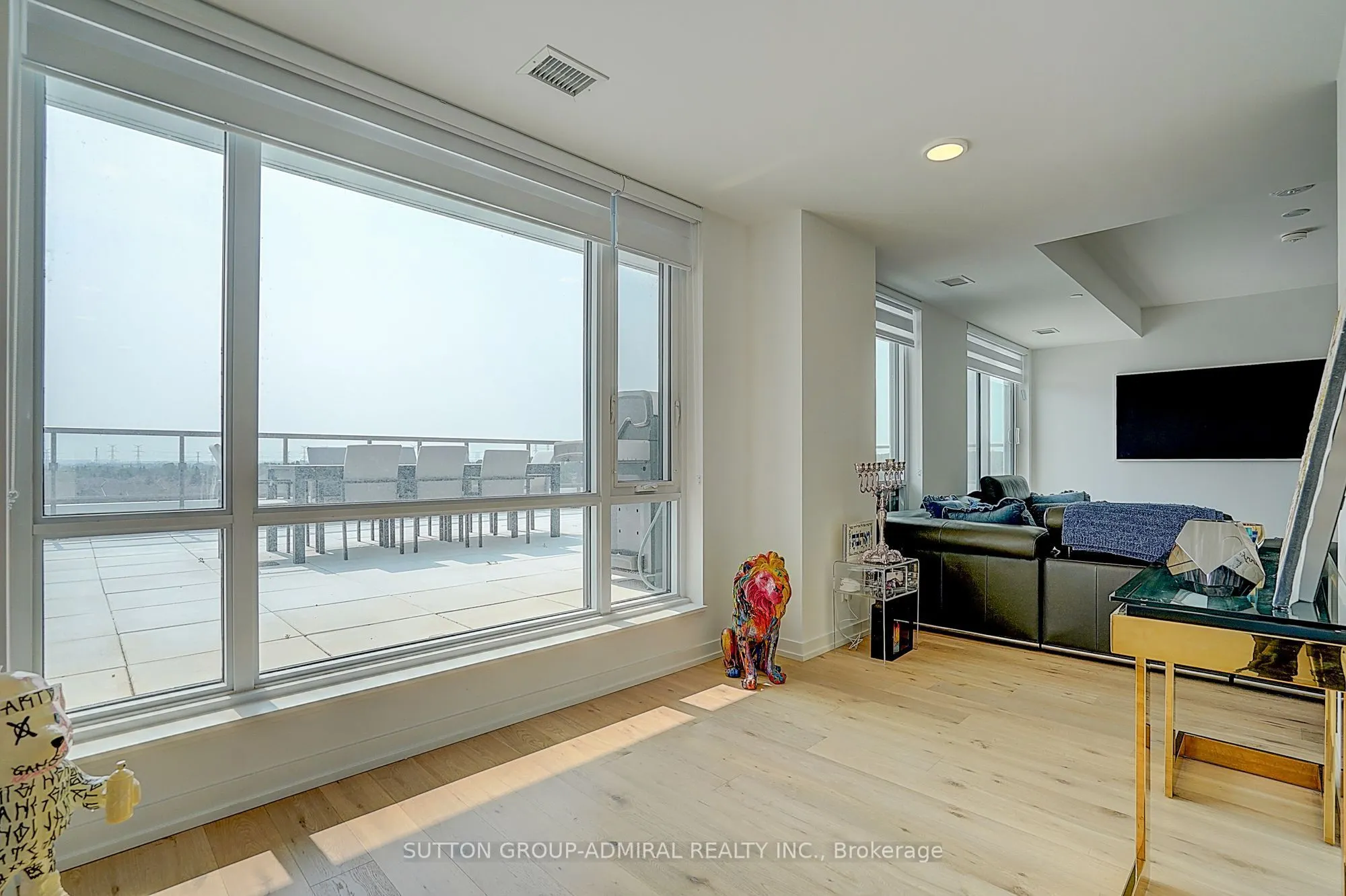 8 Beverley Glen Boulevard #712