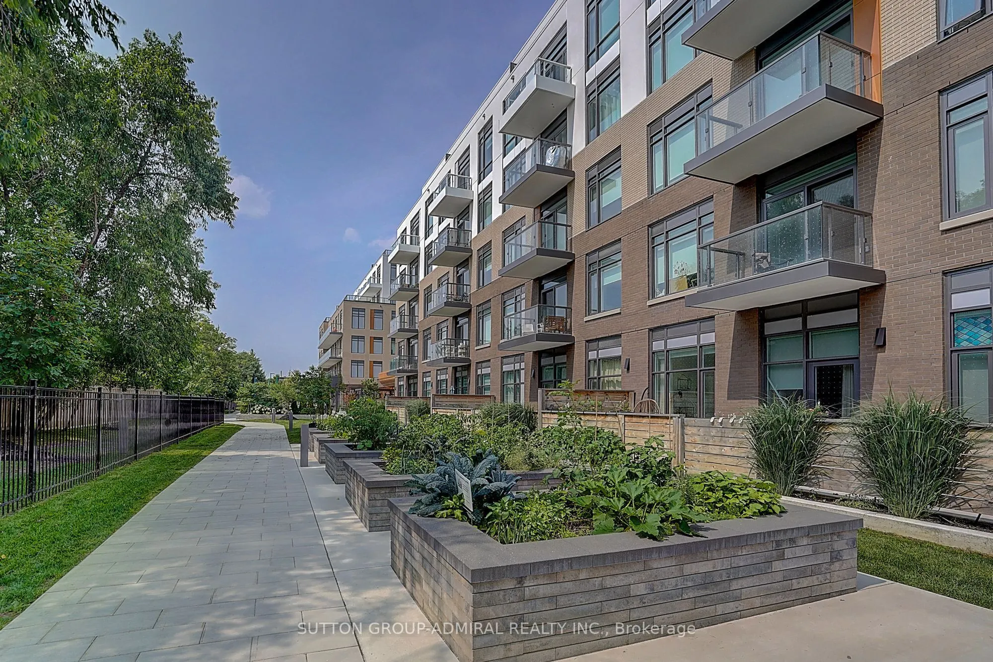 8 Beverley Glen Boulevard #712