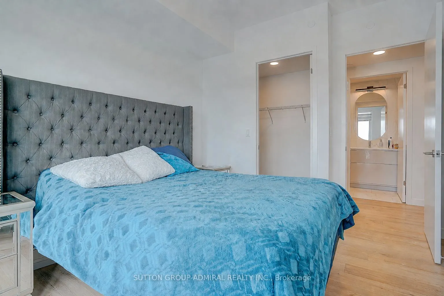 8 Beverley Glen Boulevard #712