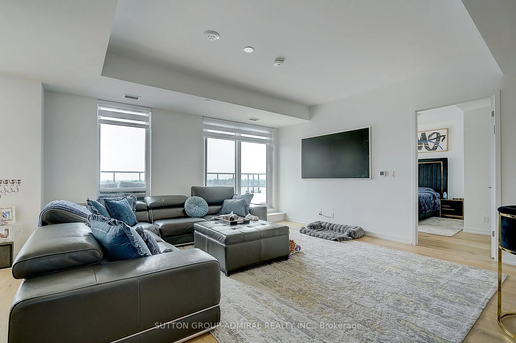 8 Beverley Glen Boulevard #712