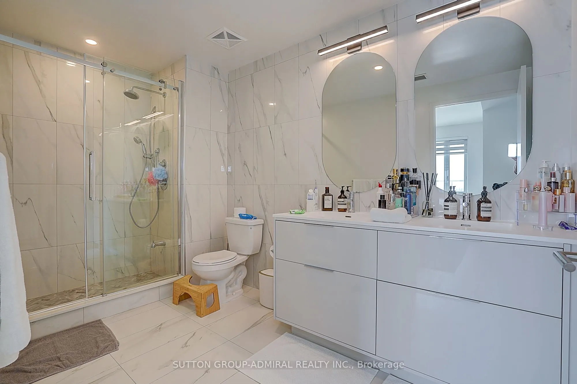 8 Beverley Glen Boulevard #712