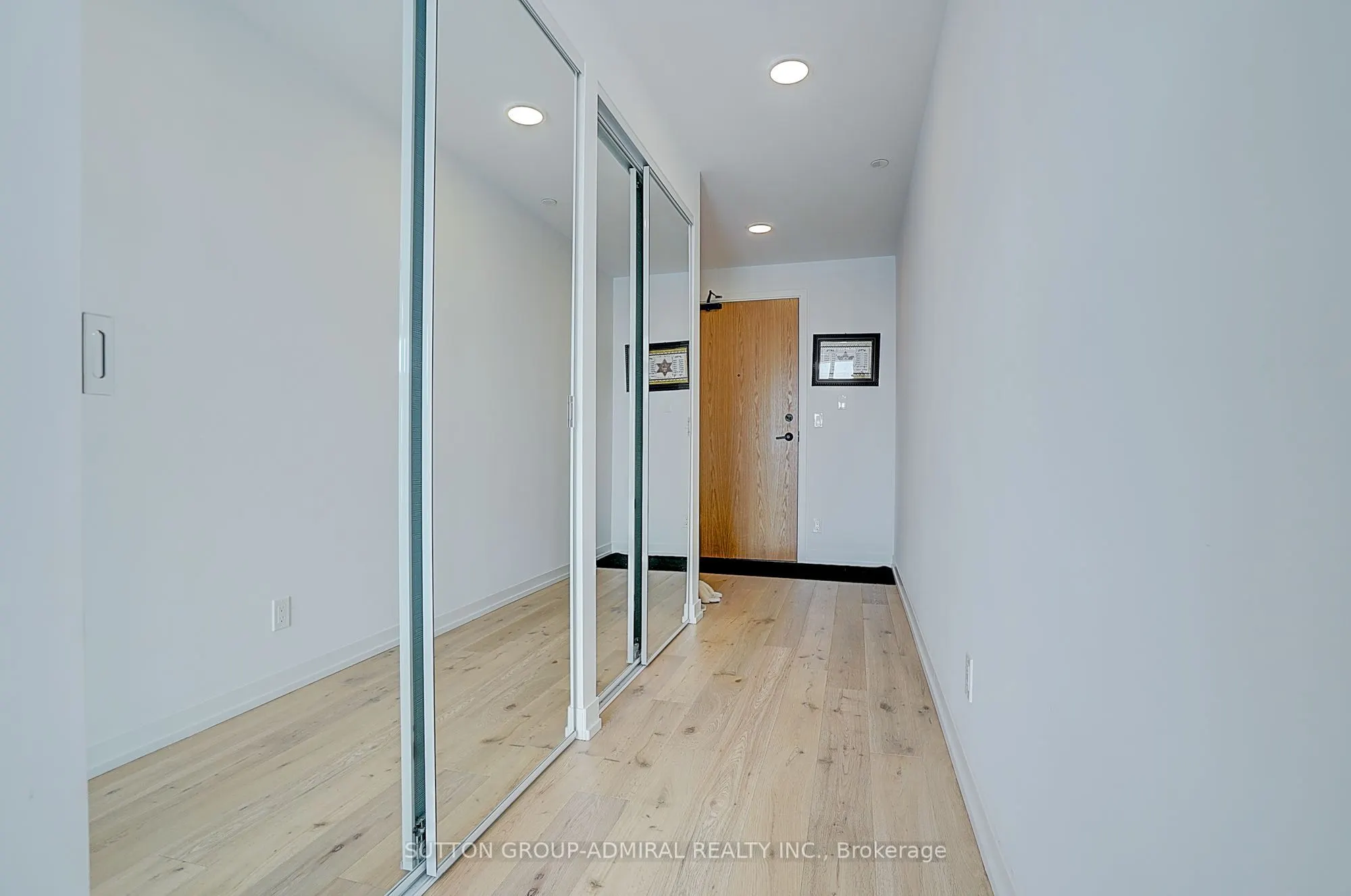 8 Beverley Glen Boulevard #712
