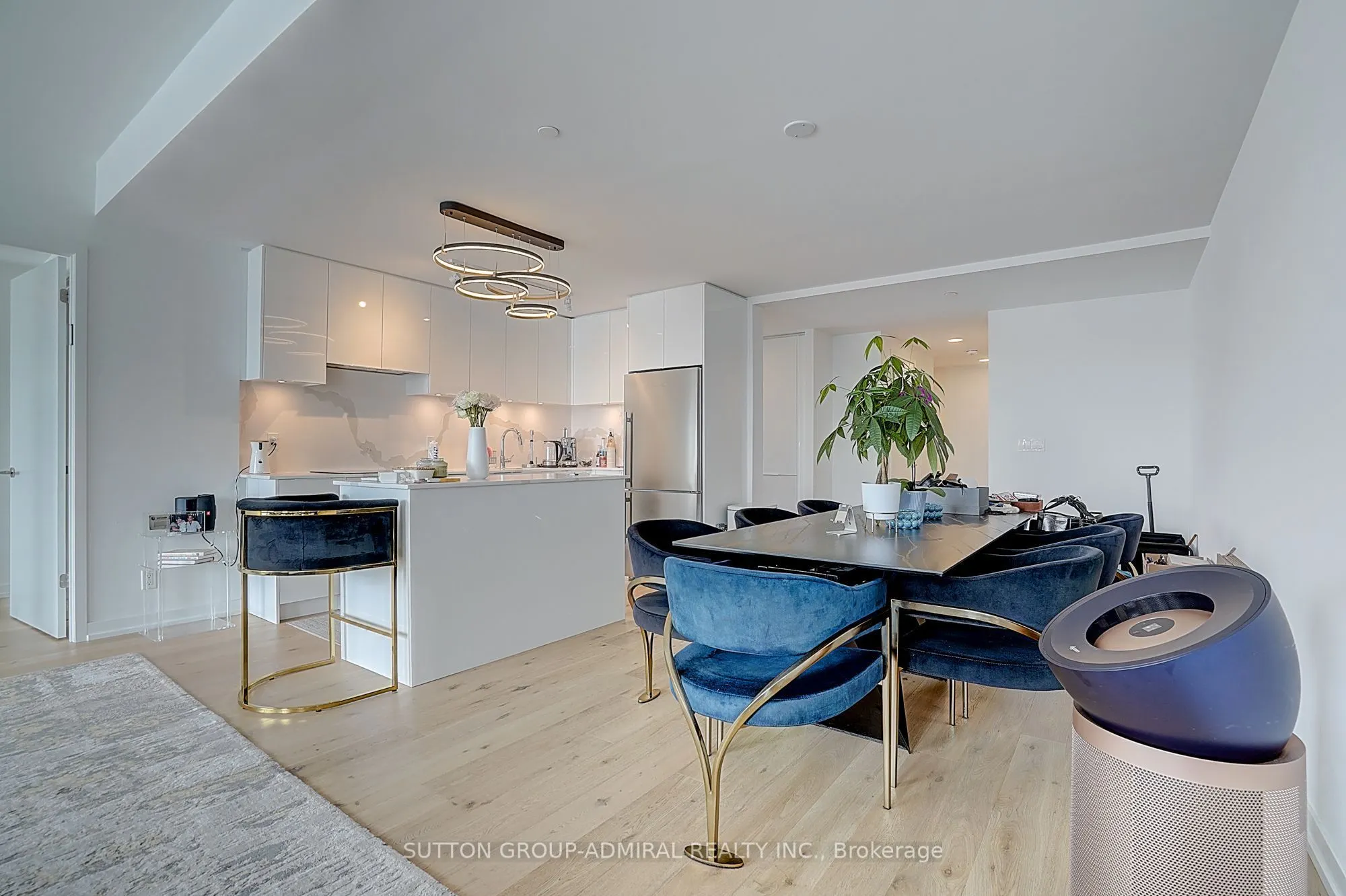 8 Beverley Glen Boulevard #712