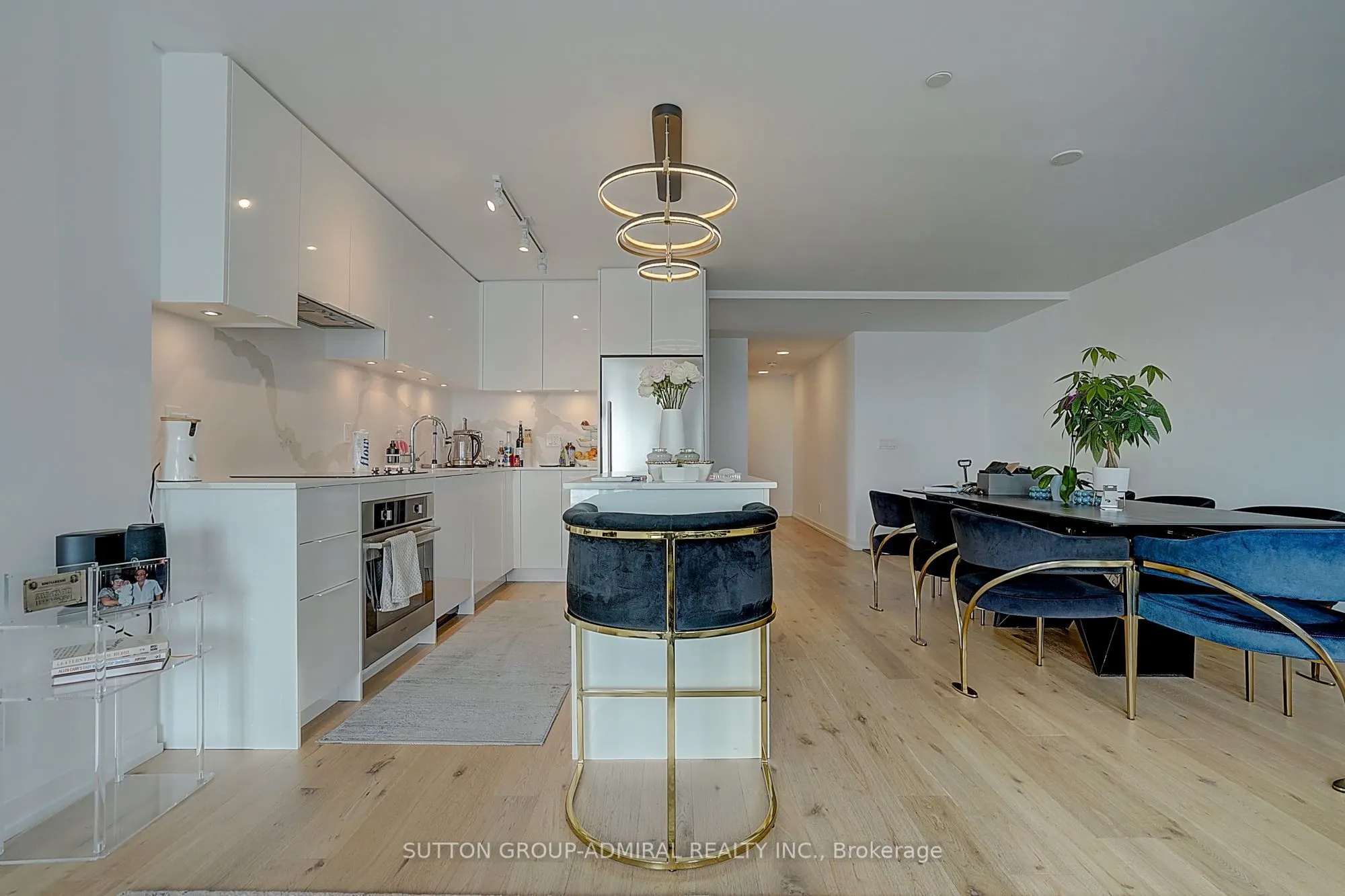 8 Beverley Glen Boulevard #712