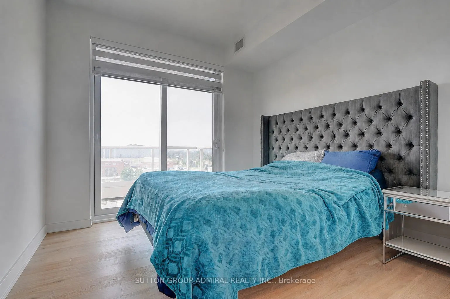 8 Beverley Glen Boulevard #712