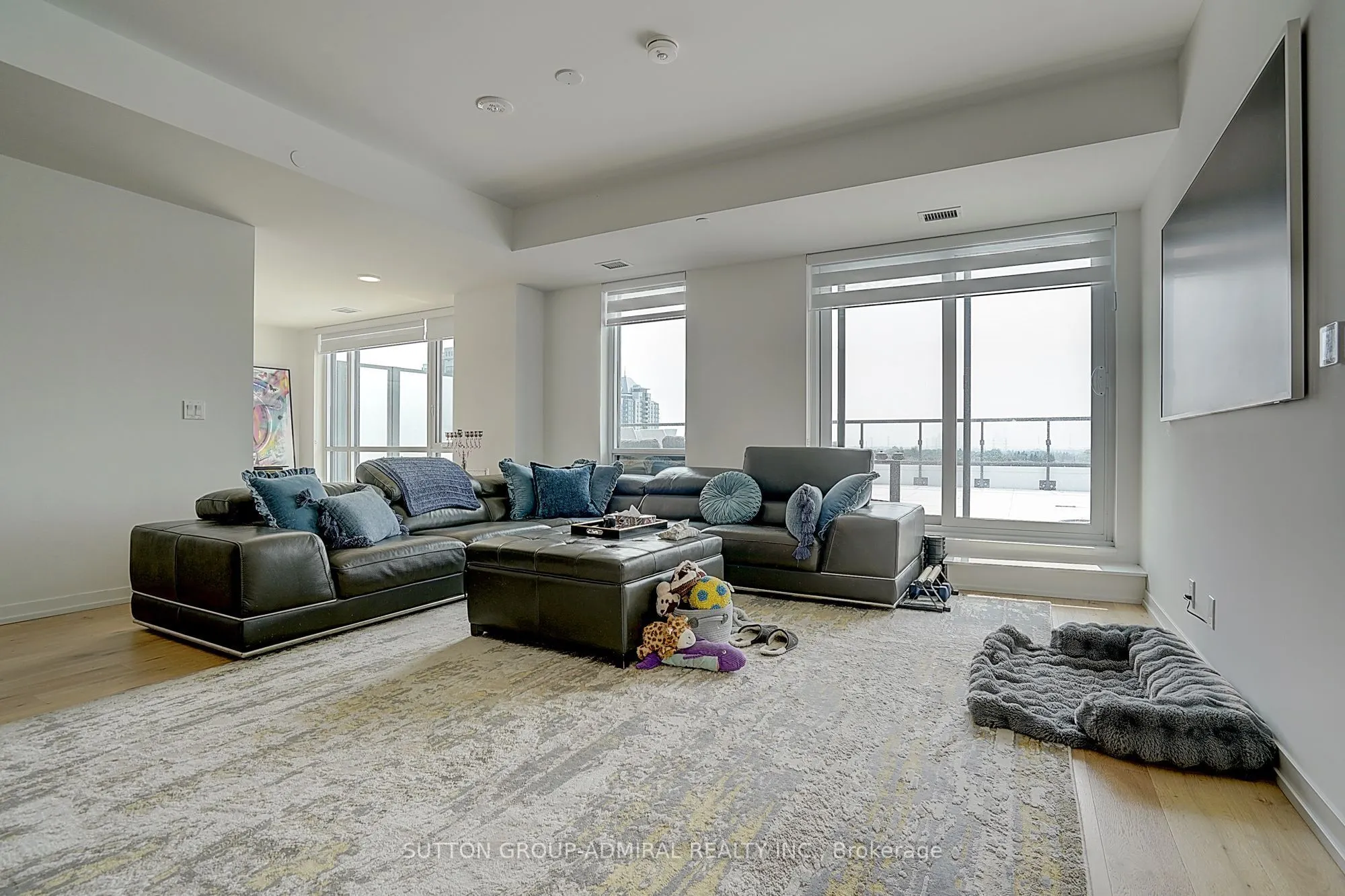 8 Beverley Glen Boulevard #712