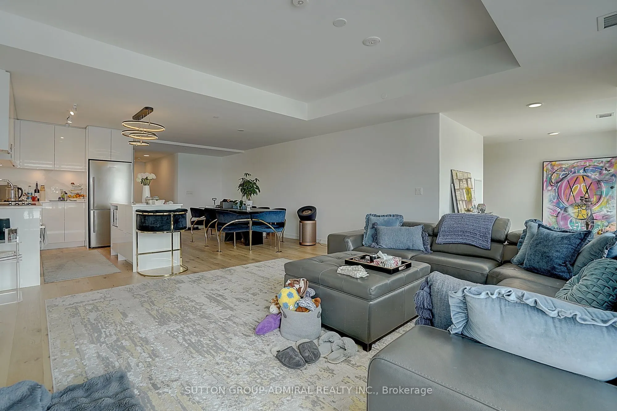 8 Beverley Glen Boulevard #712