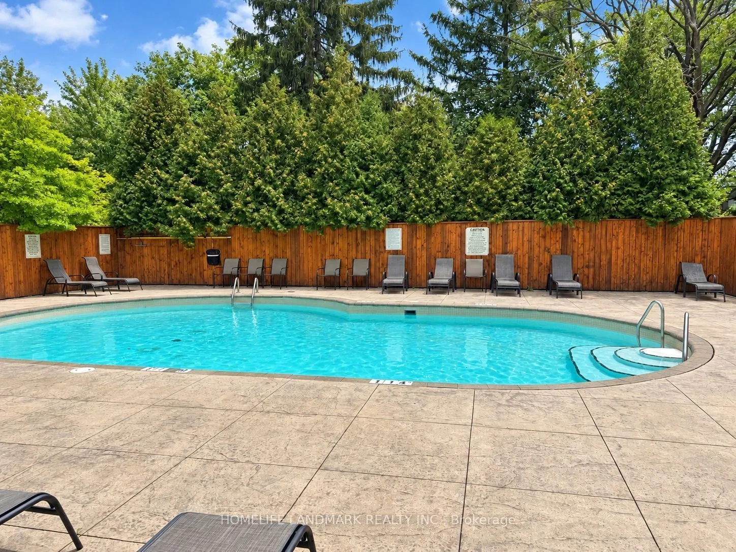 8 Maison Parc Court #512