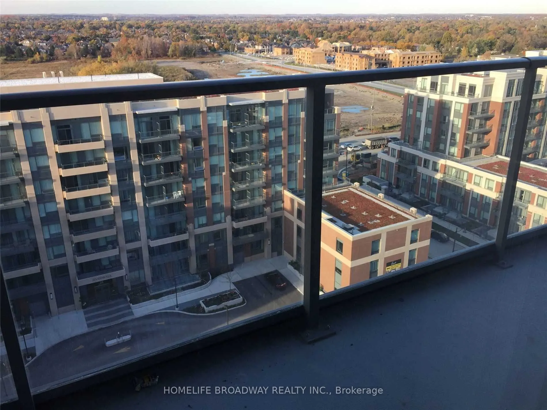 18 Uptown Drive #1702