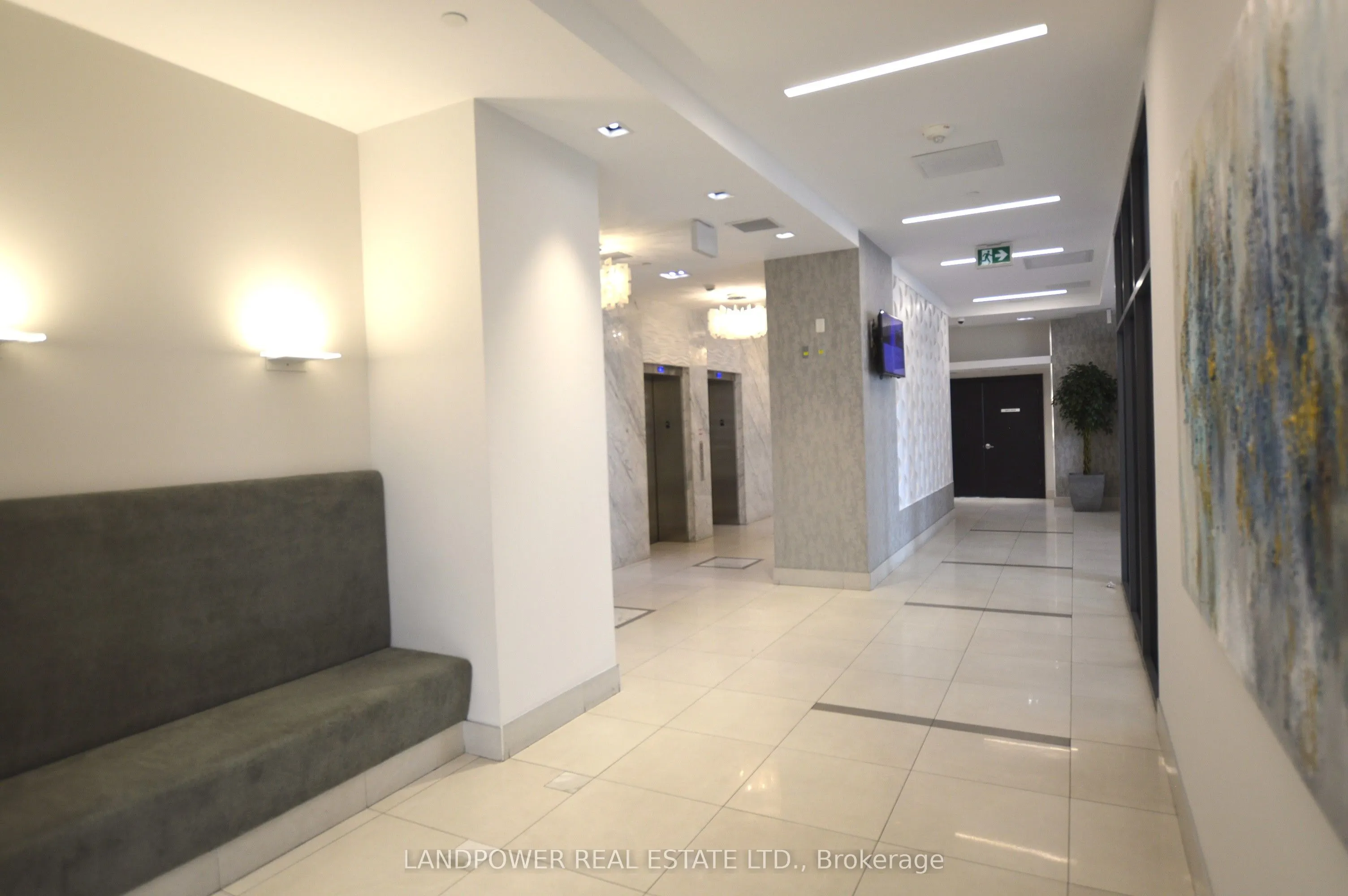 9618 Yonge Street #220