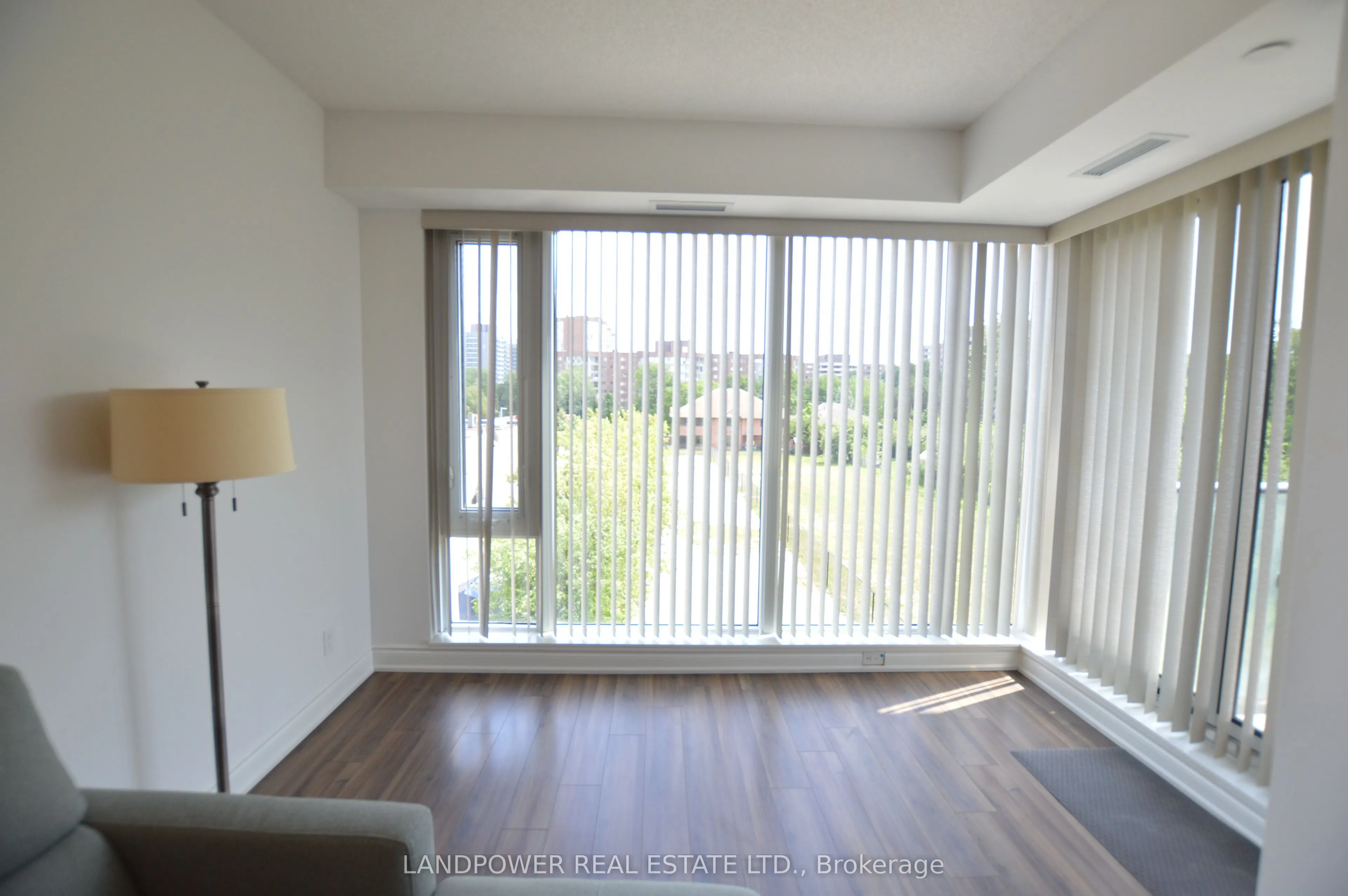 9618 Yonge Street #220