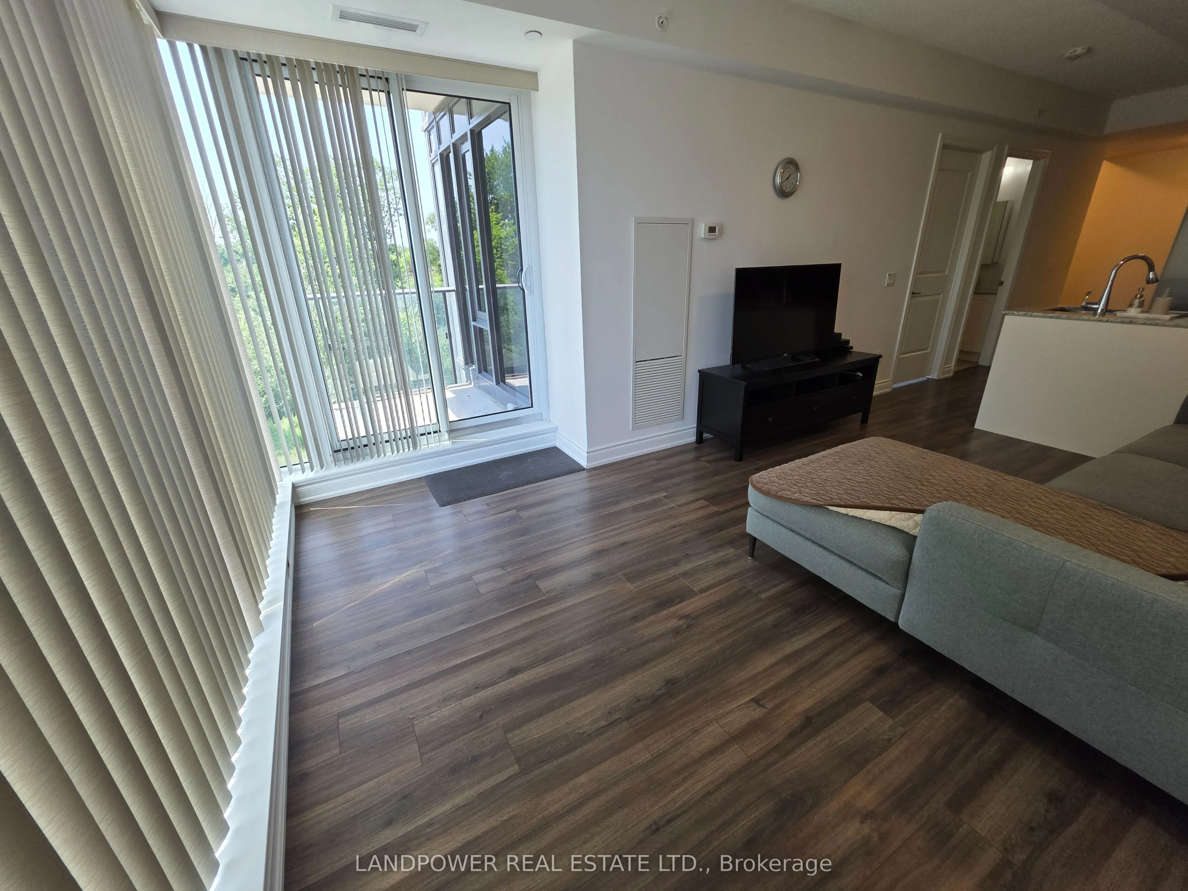 9618 Yonge Street #220