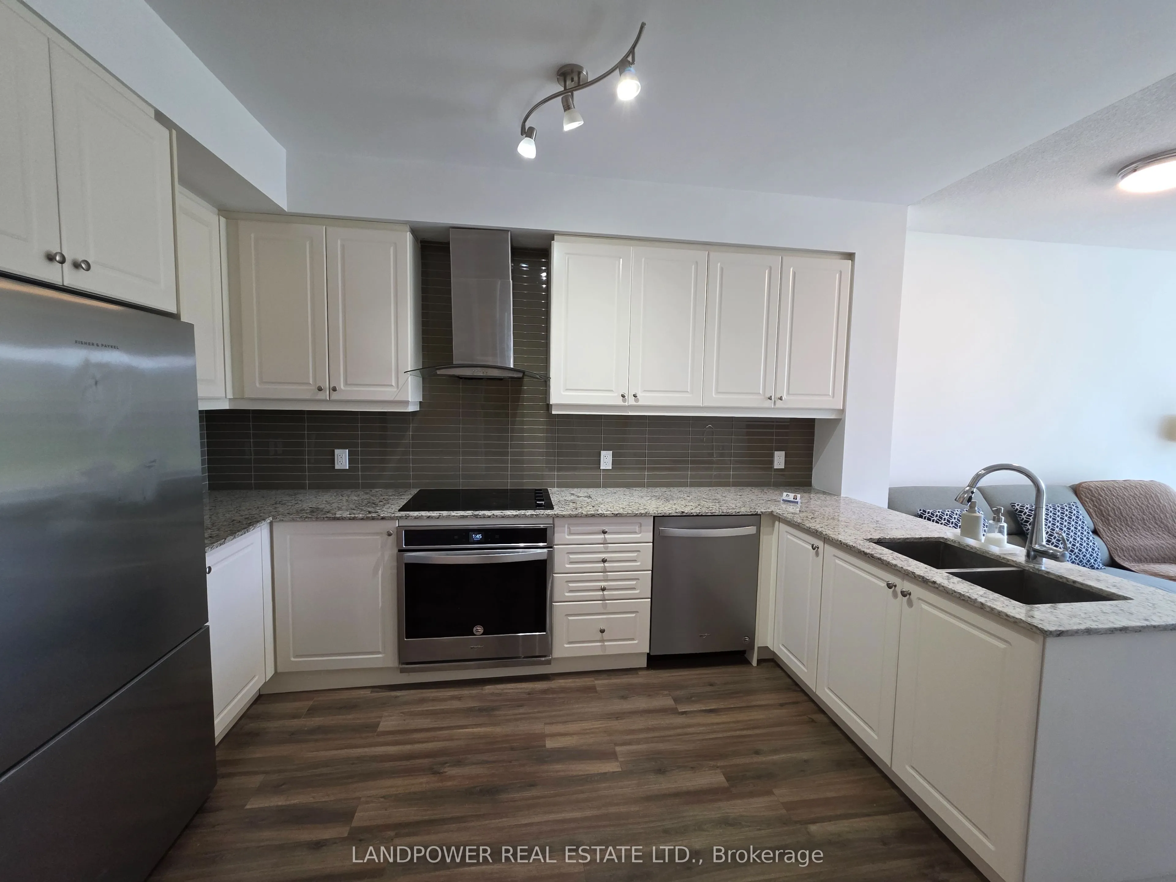 9618 Yonge Street #220