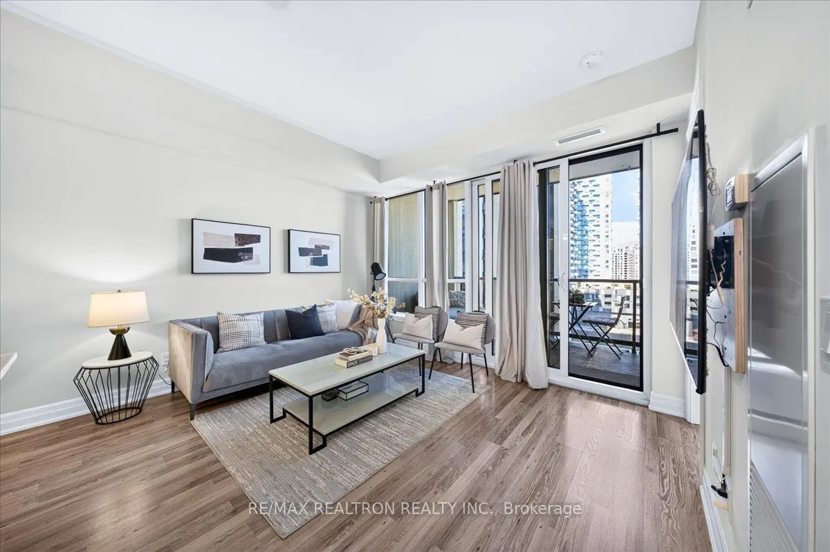 9075 Jane Street #802