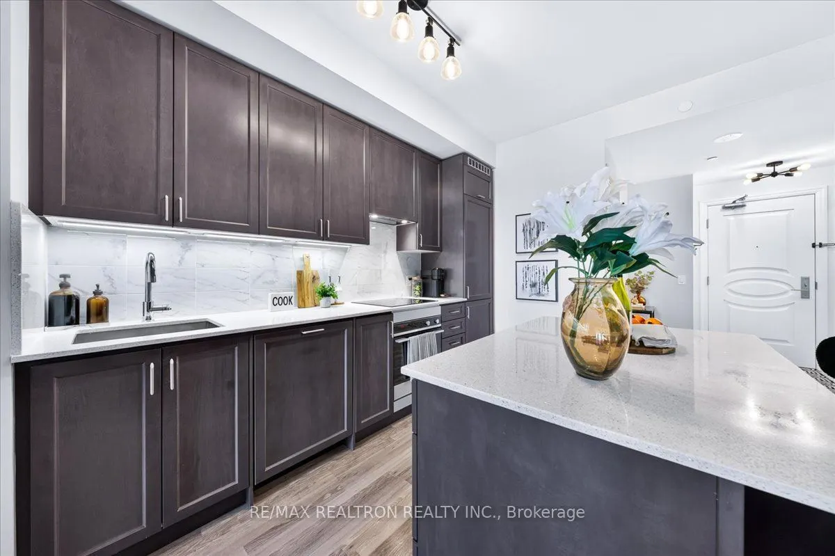 9075 Jane Street #802