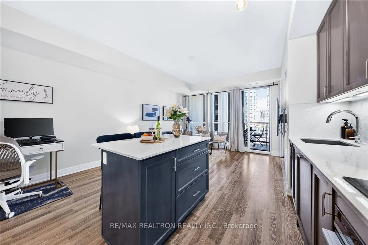 9075 Jane Street #802