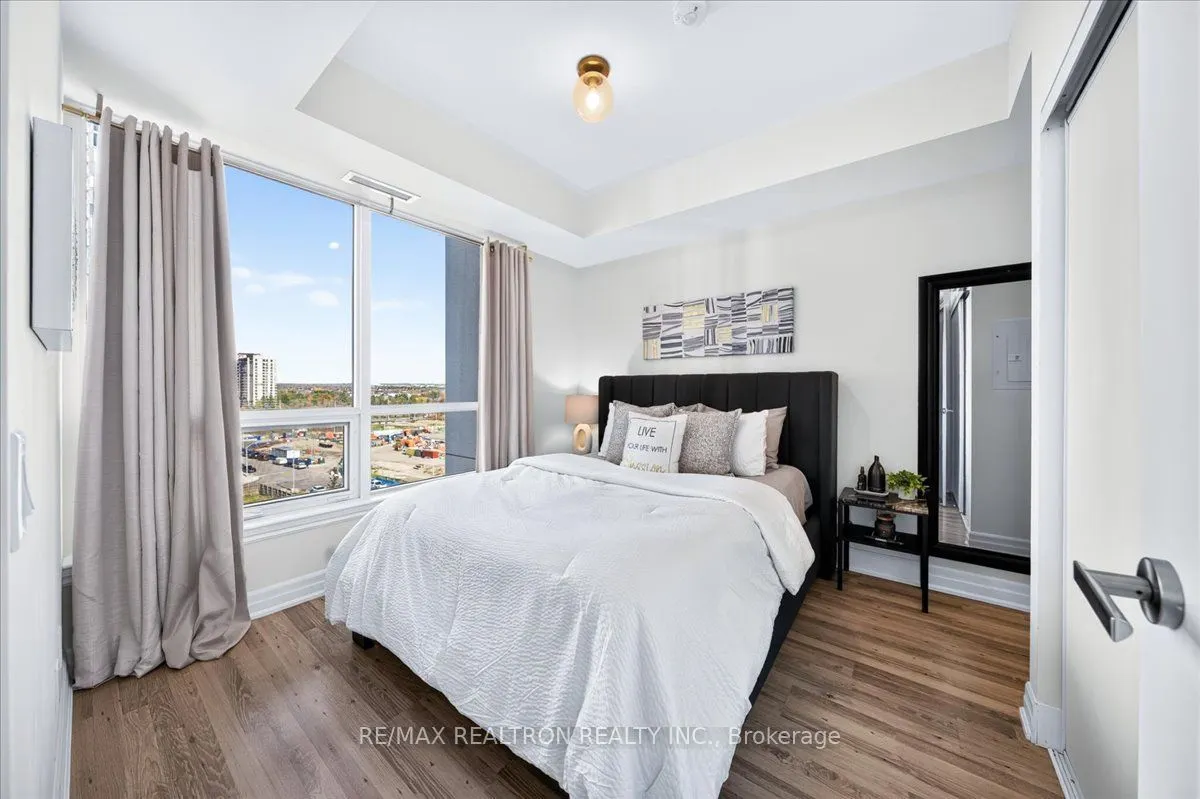 9075 Jane Street #802