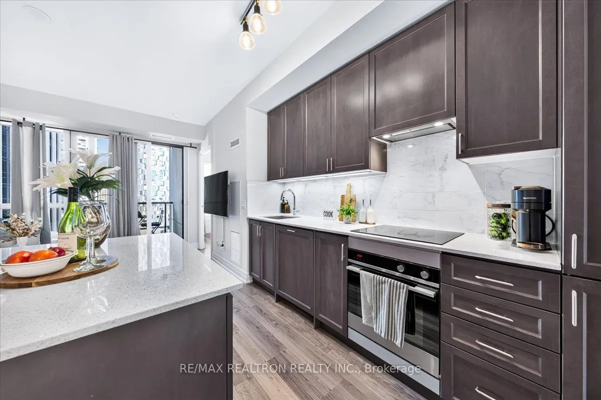 9075 Jane Street #802