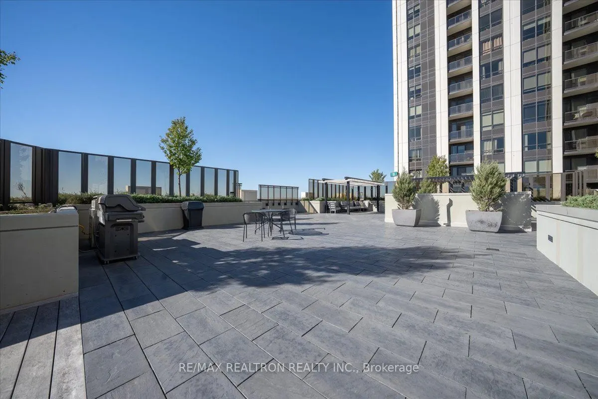 9075 Jane Street #802