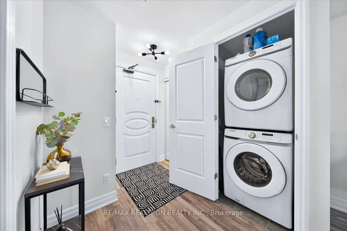 9075 Jane Street #802