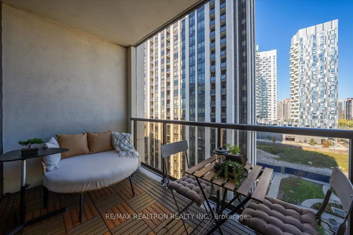 9075 Jane Street #802