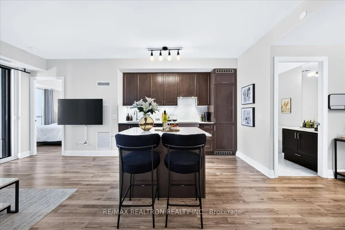9075 Jane Street #802