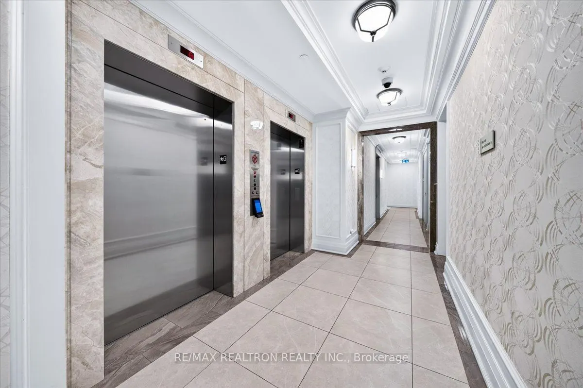 9075 Jane Street #802
