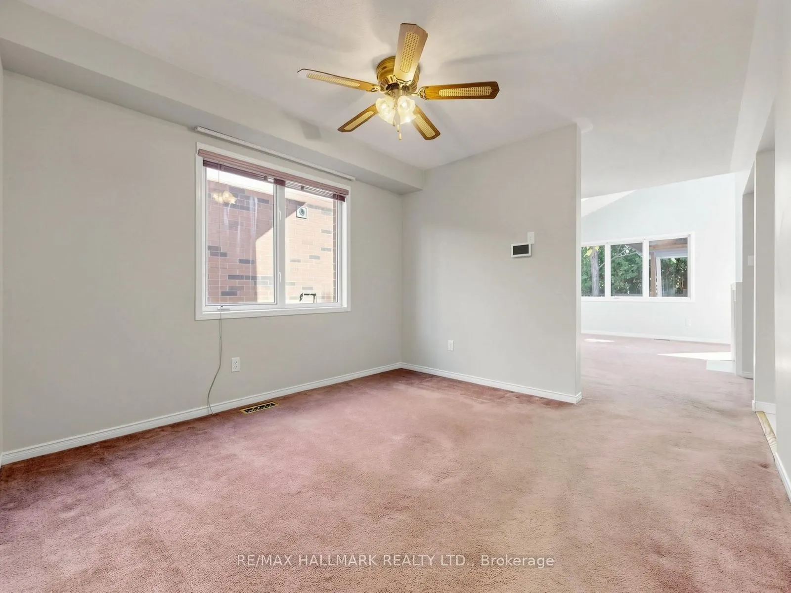 416 Heddle Crescent