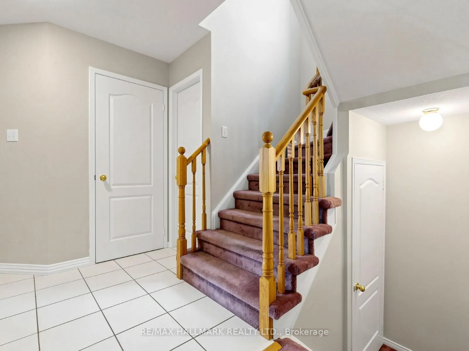 416 Heddle Crescent
