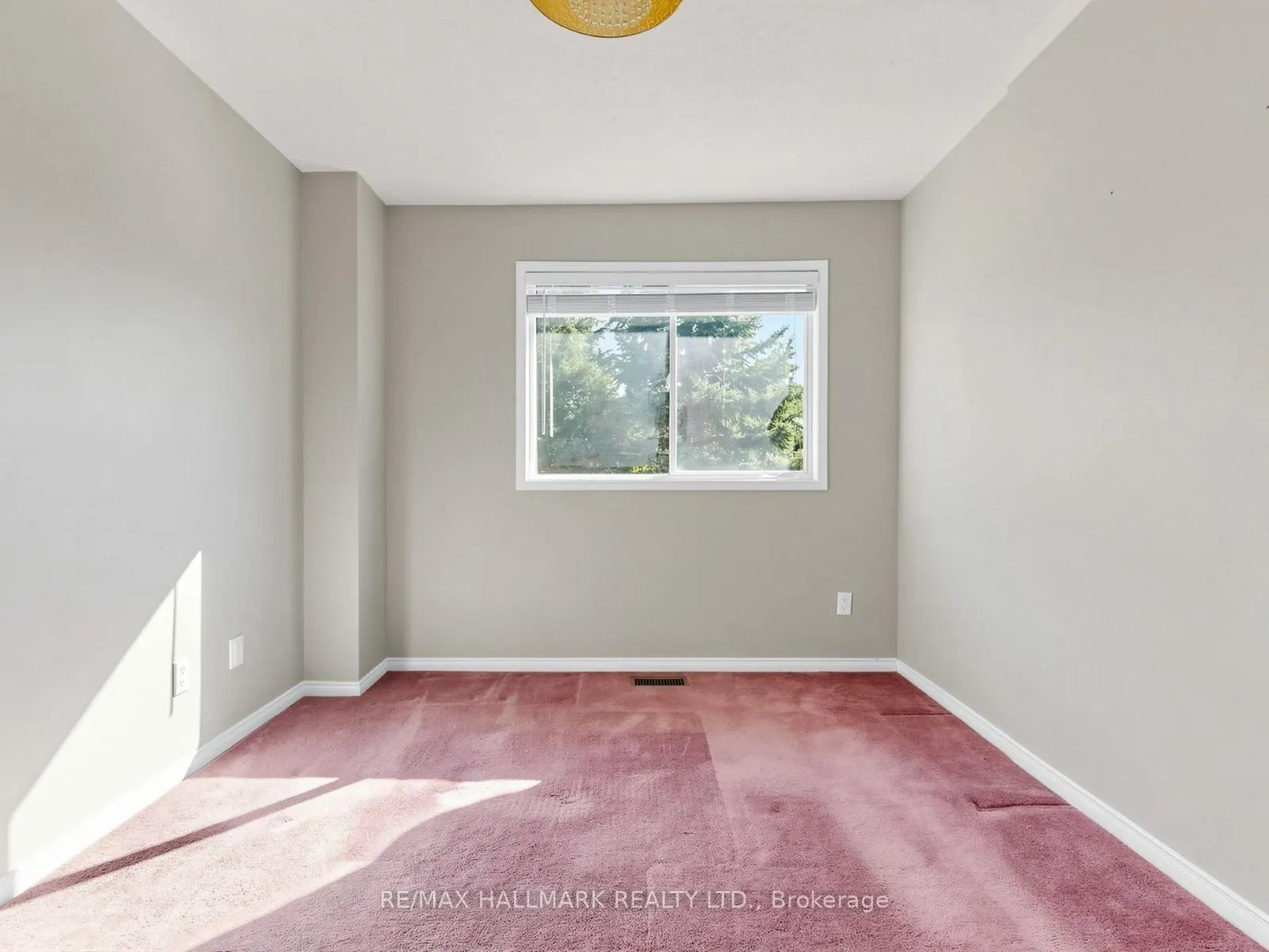 416 Heddle Crescent