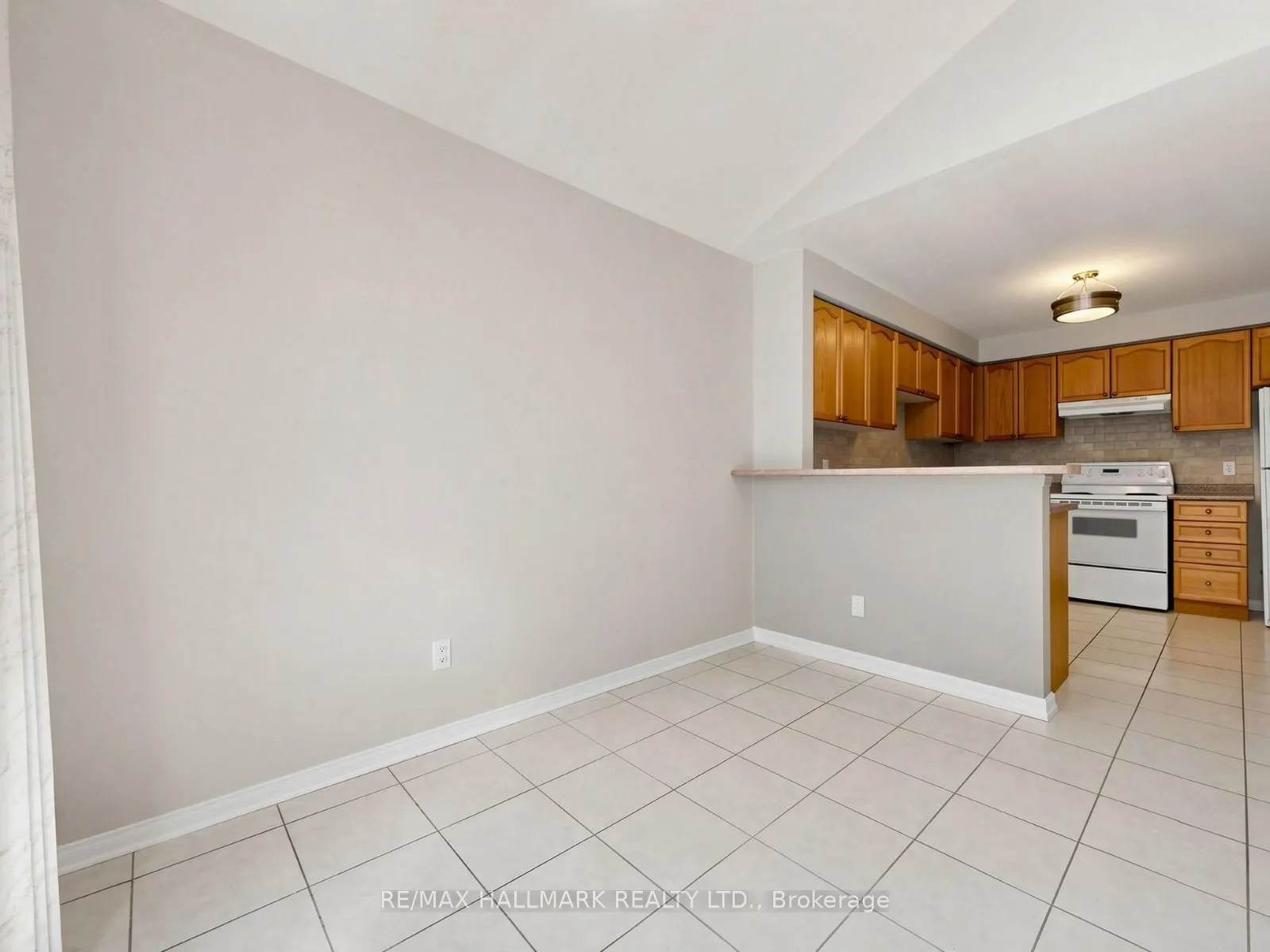416 Heddle Crescent