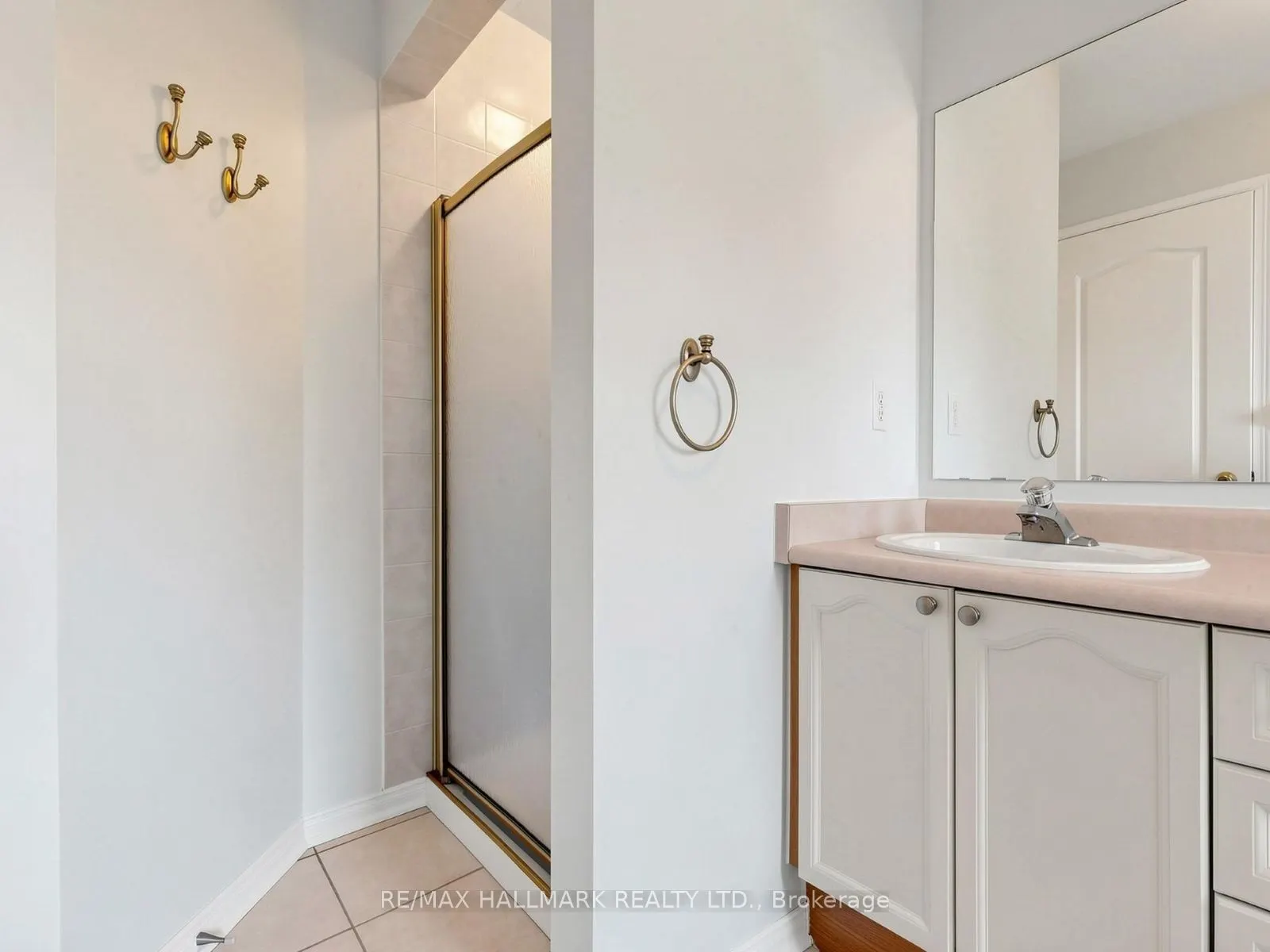 416 Heddle Crescent