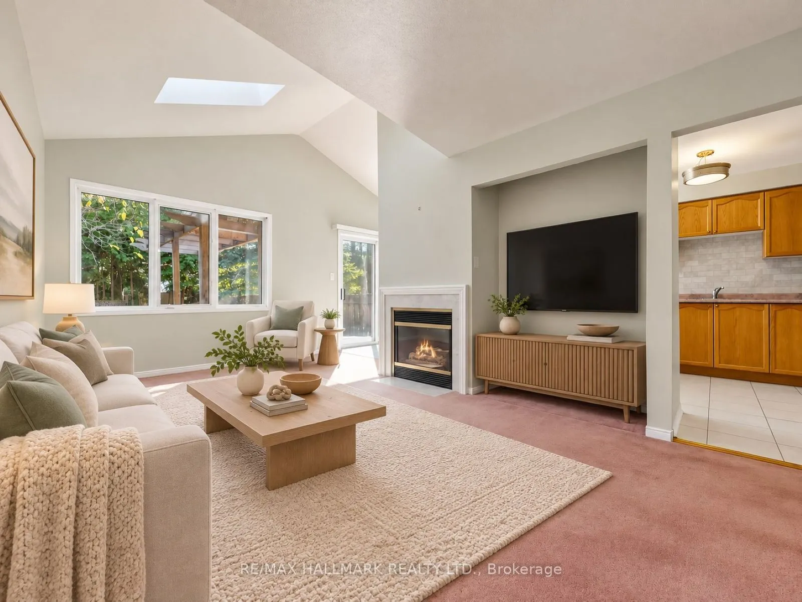 416 Heddle Crescent