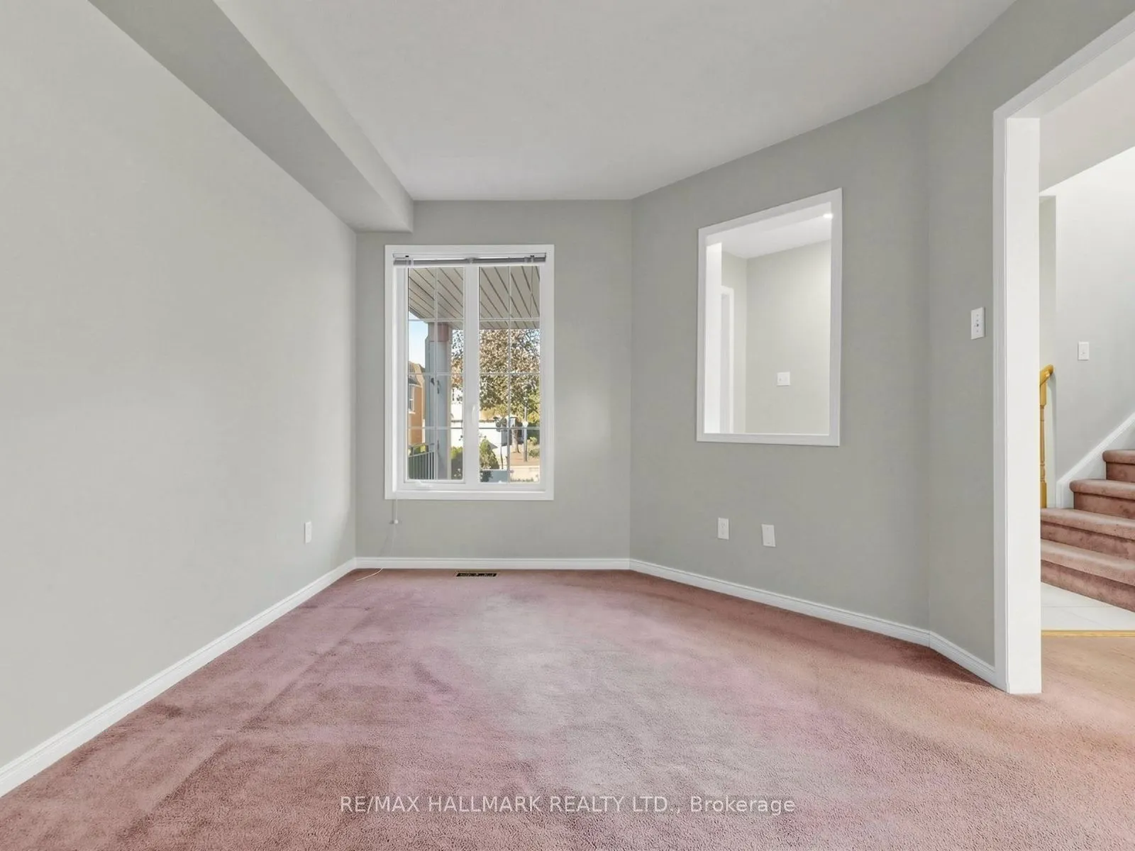 416 Heddle Crescent