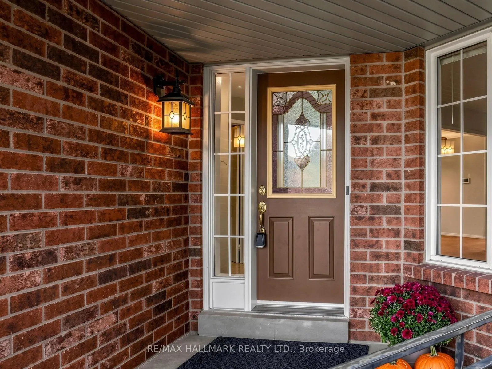 416 Heddle Crescent