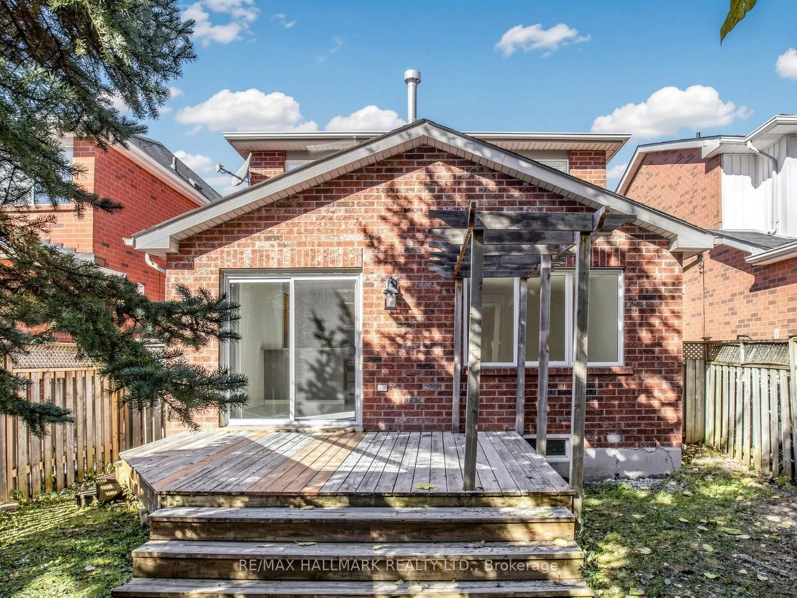 416 Heddle Crescent