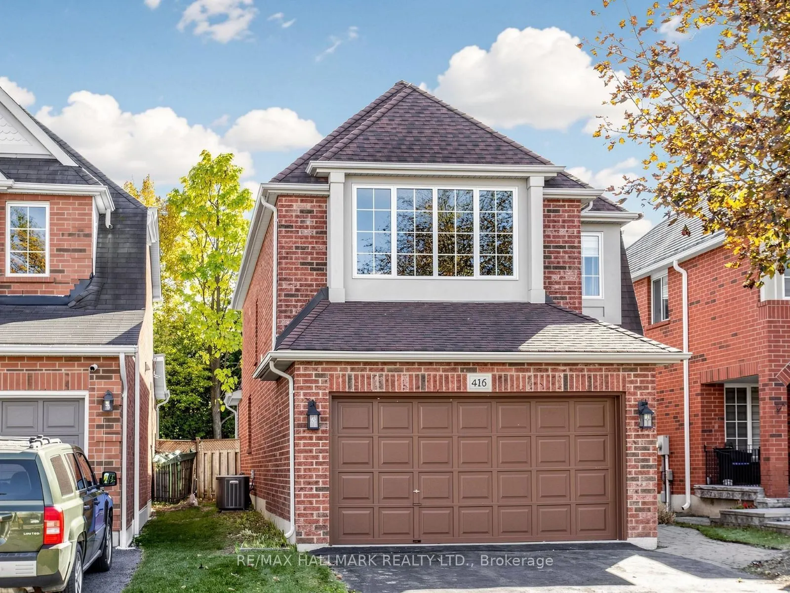 416 Heddle Crescent