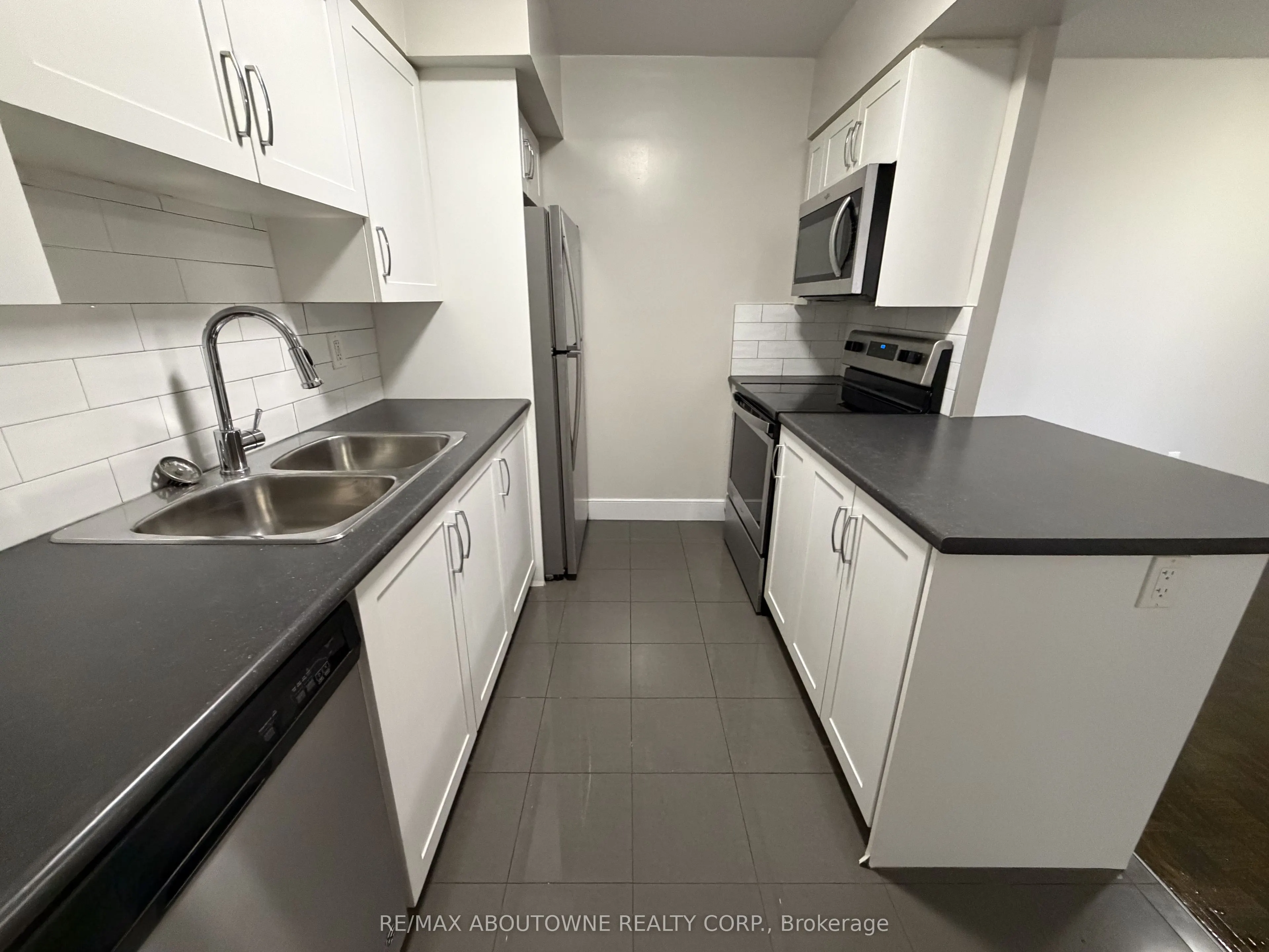145 Wellington Street W #310