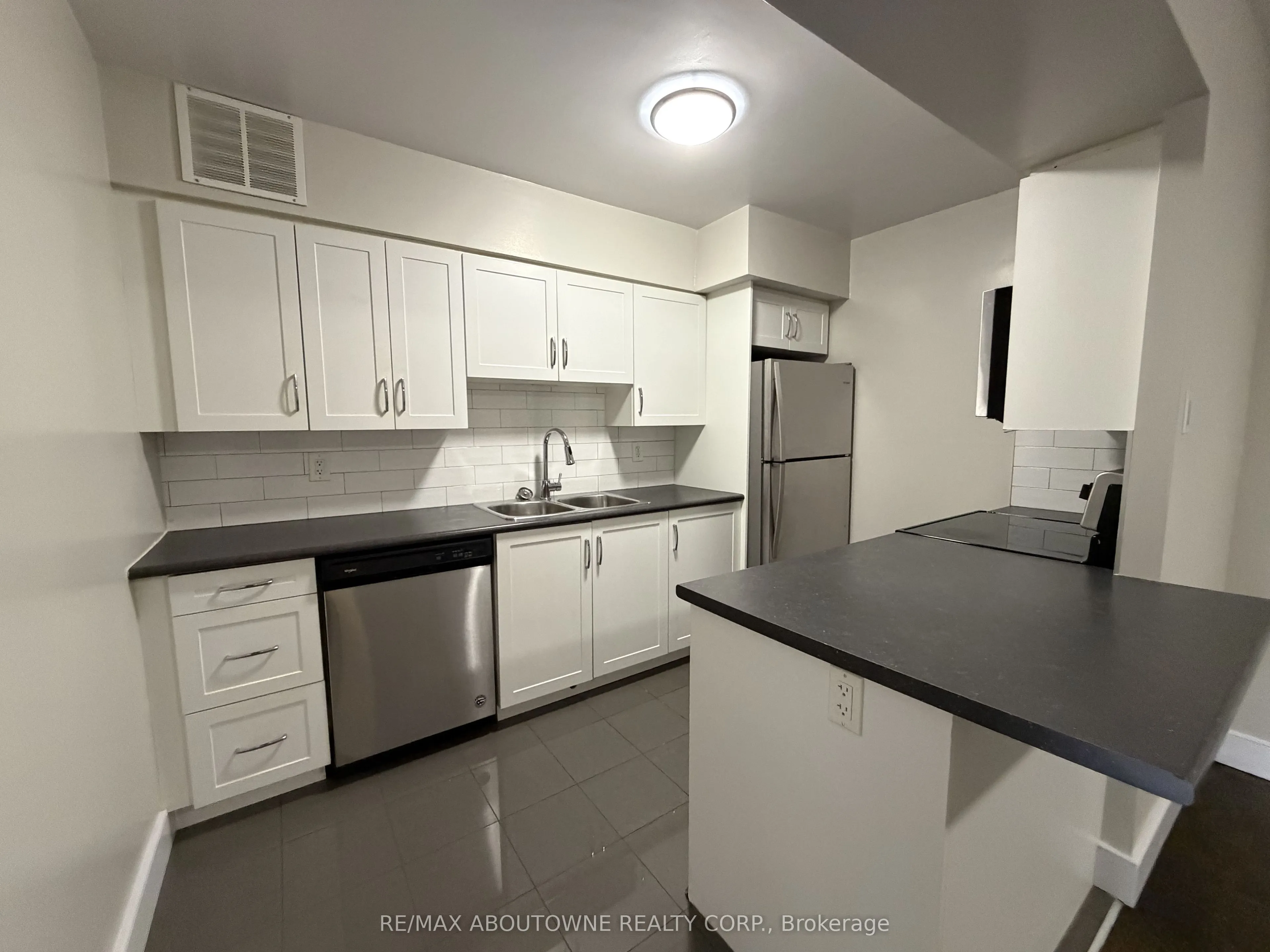 145 Wellington Street W #310