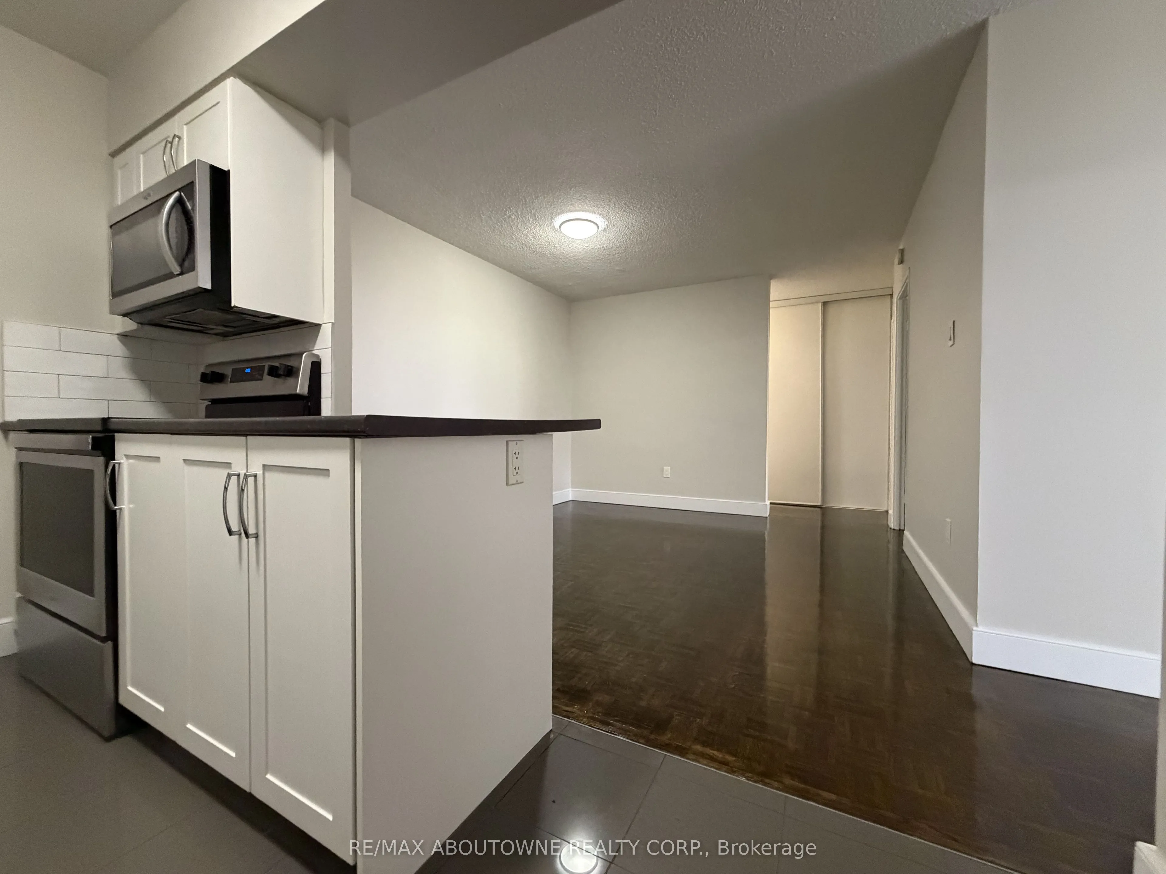145 Wellington Street W #310