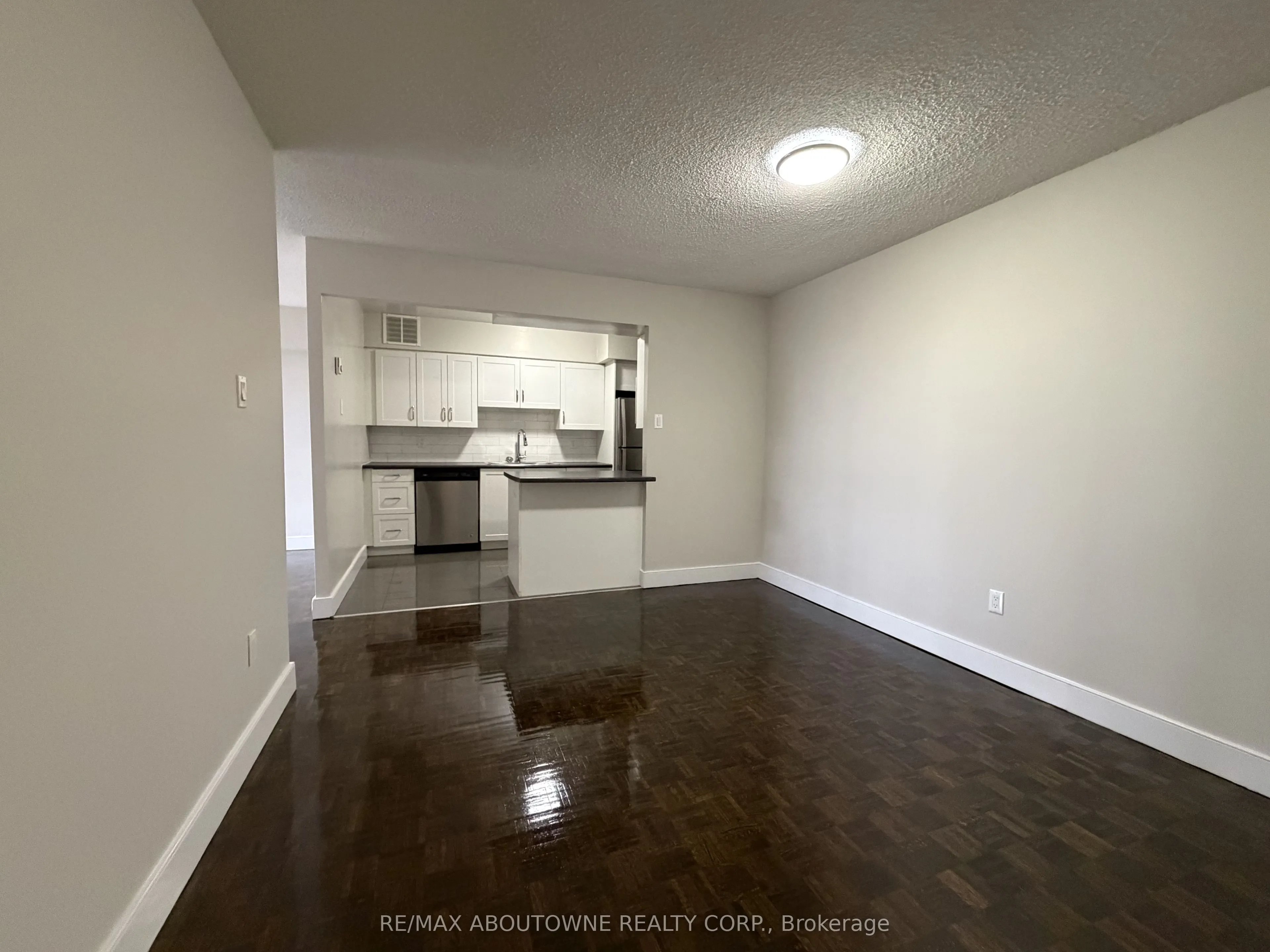 145 Wellington Street W #310